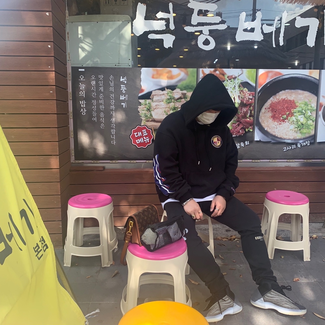 Adidas Yeezy QNTM Barium 착용 스타일