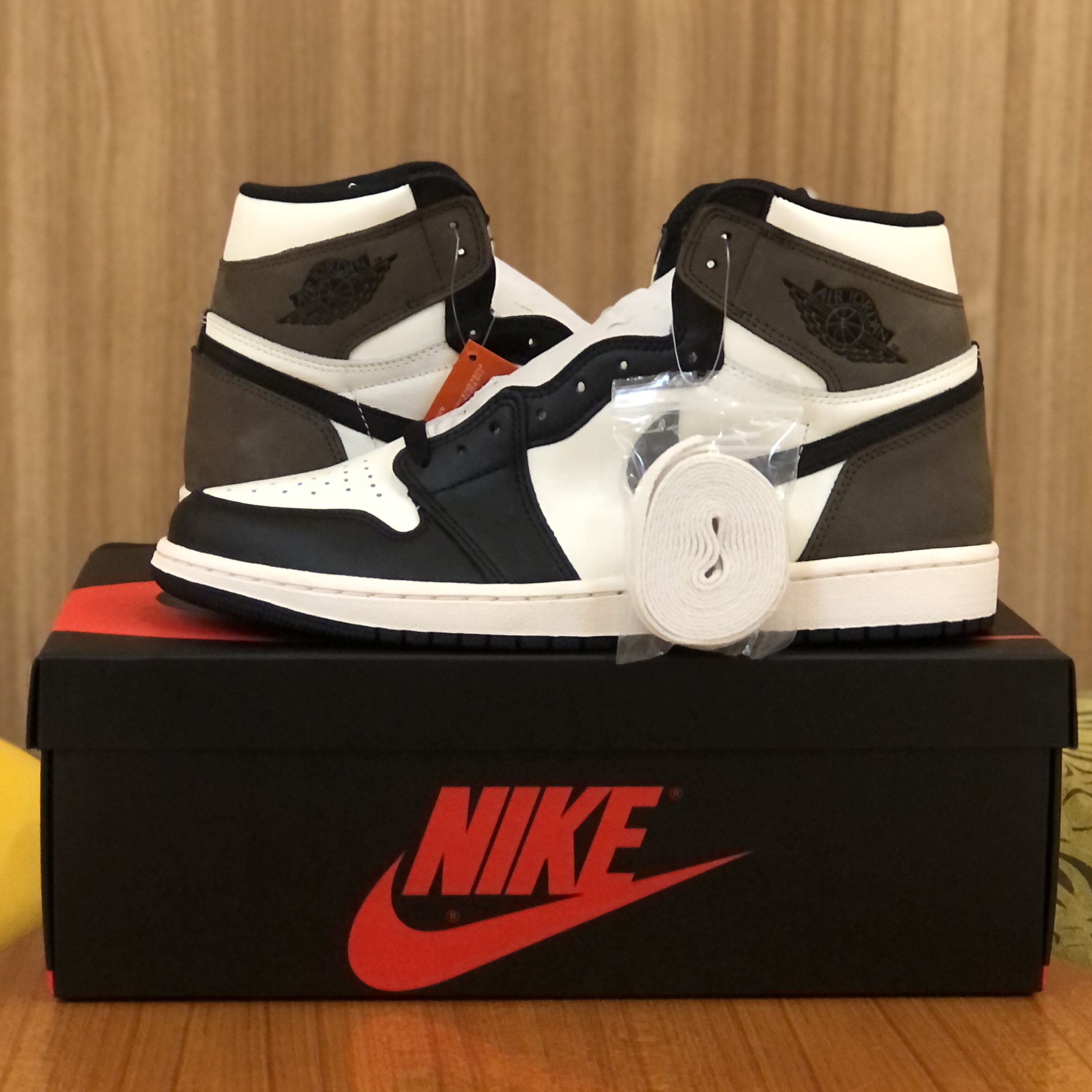 Jordan 1 Retro High OG Black Mocha 착용 스타일