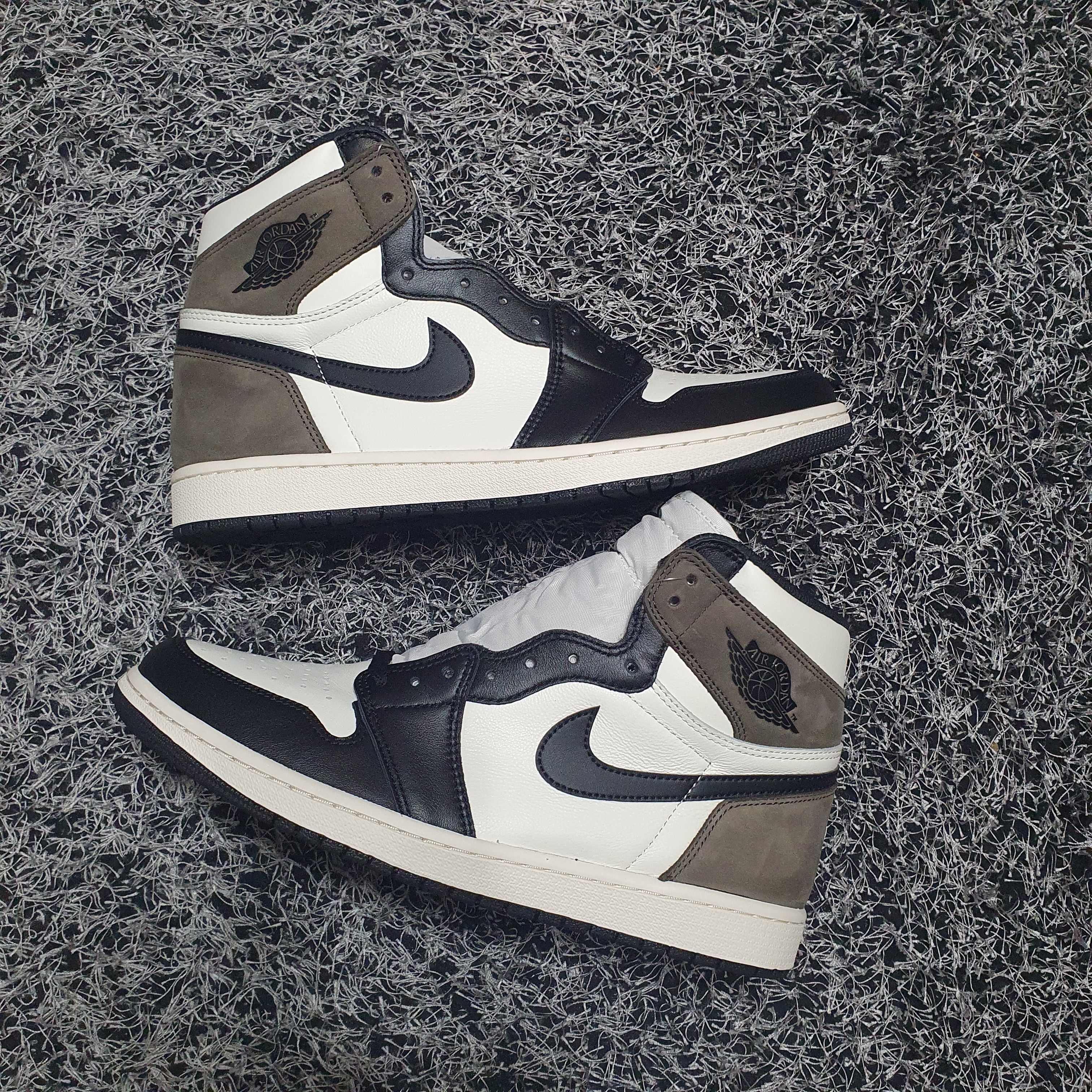 Jordan 1 Retro High OG Black Mocha 착용 스타일