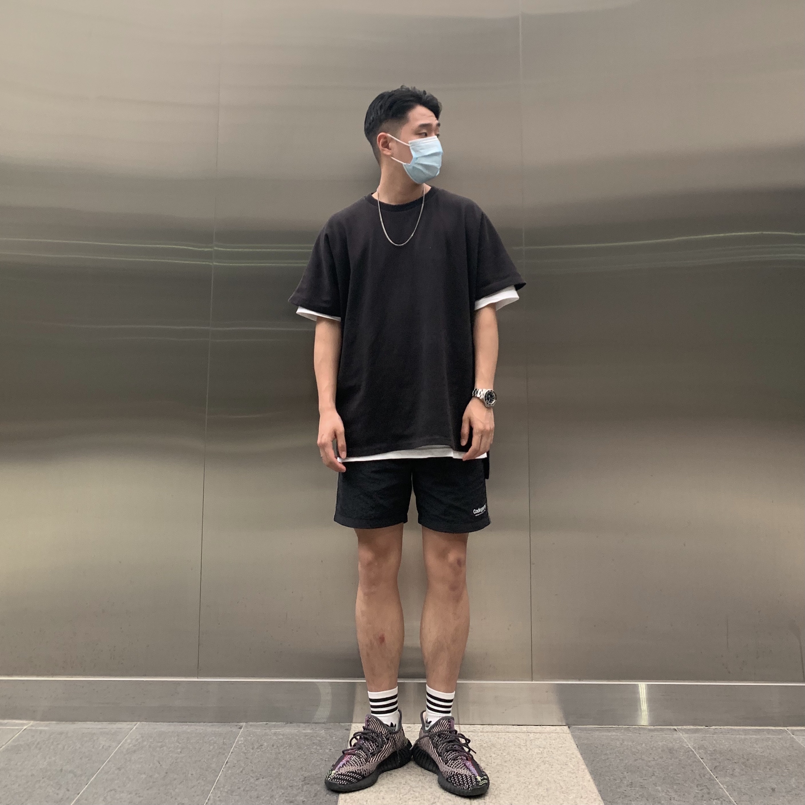 Adidas Yeezy Boost 350 V2 Yecheil - Non-Reflective 착용 스타일