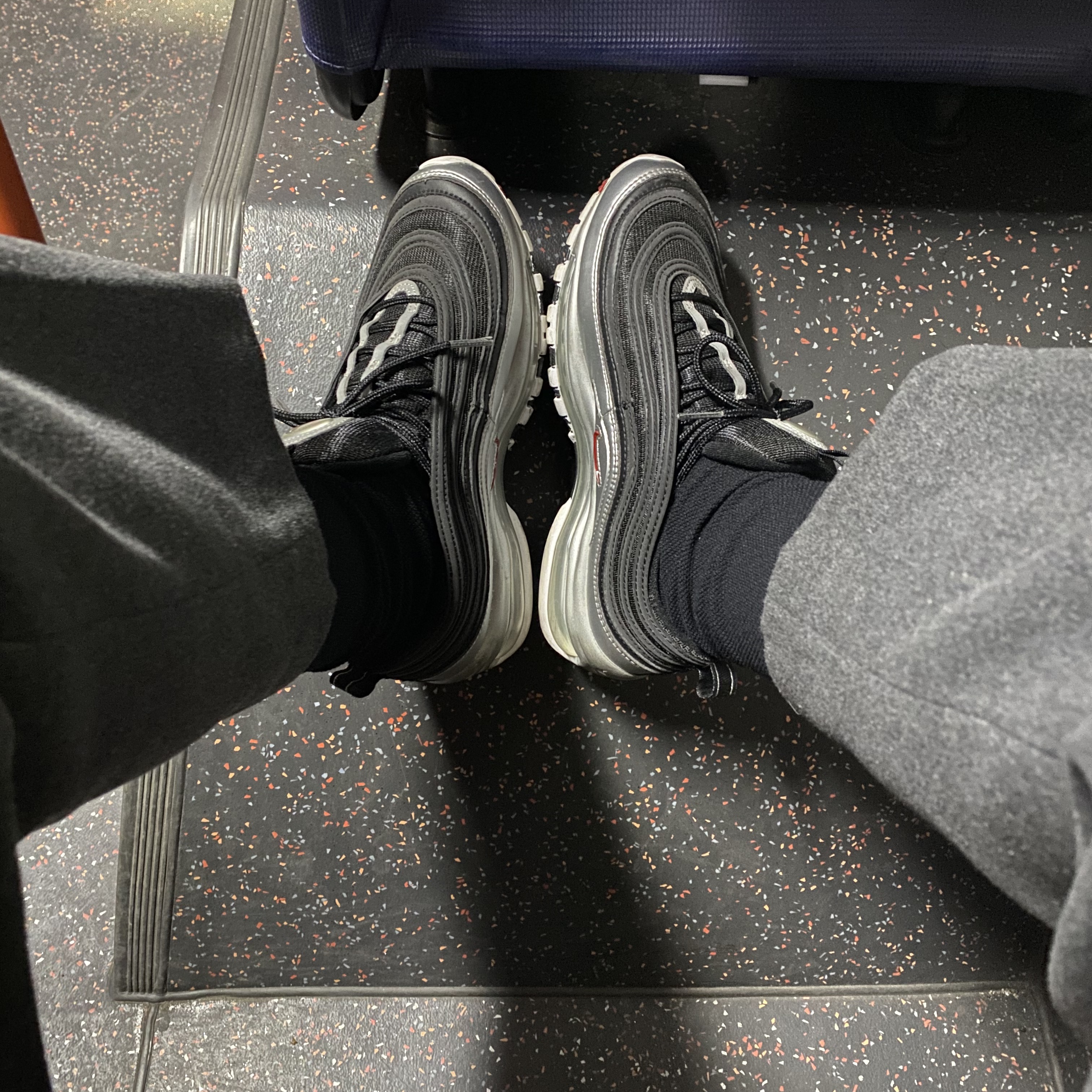 Nike Air Max 97 Silver Black 착용 스타일 - 3