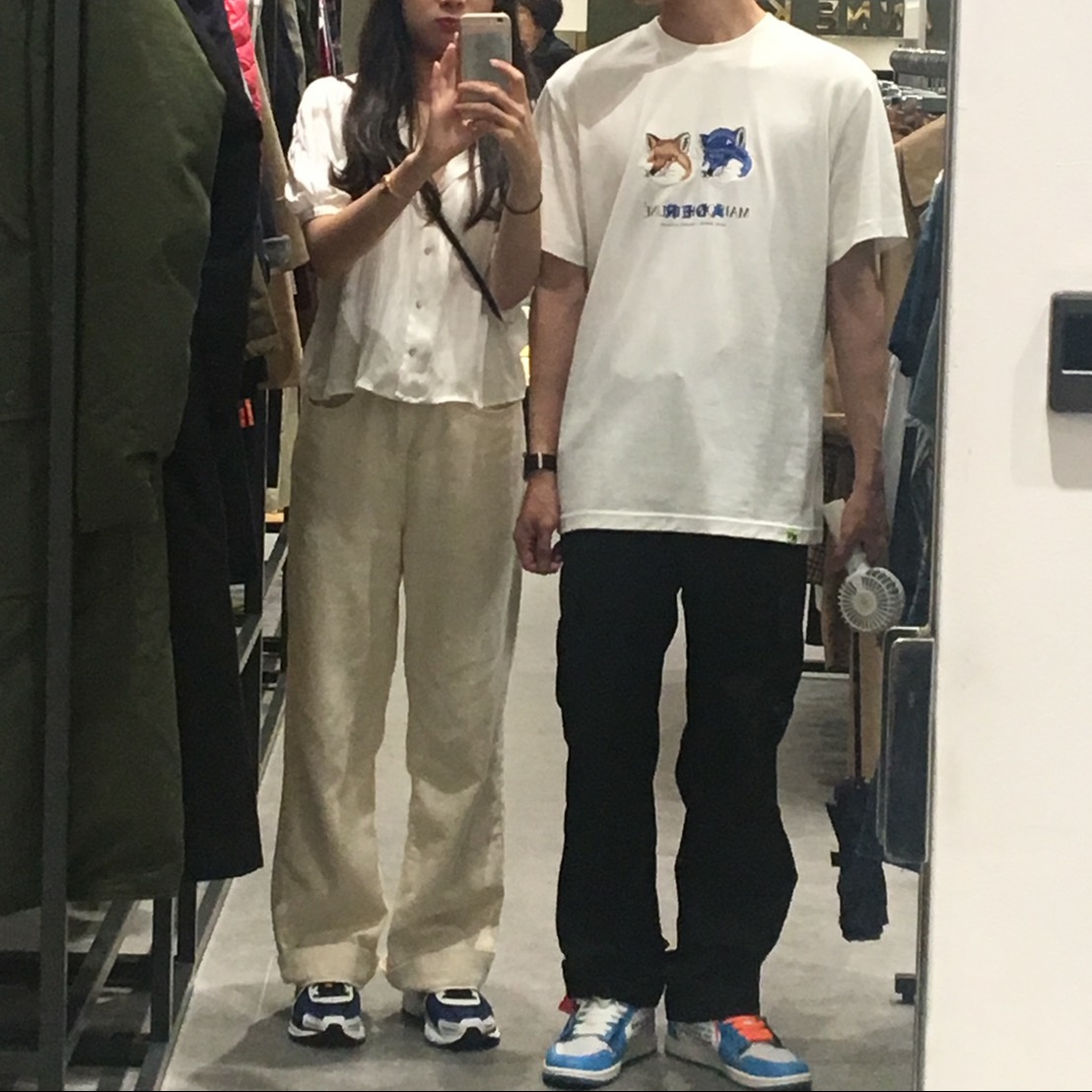 Nike Zoom Vomero 5 White Racer Blue Black, Jordan 1 x Off-White Retro High University Blue 착용 스타일