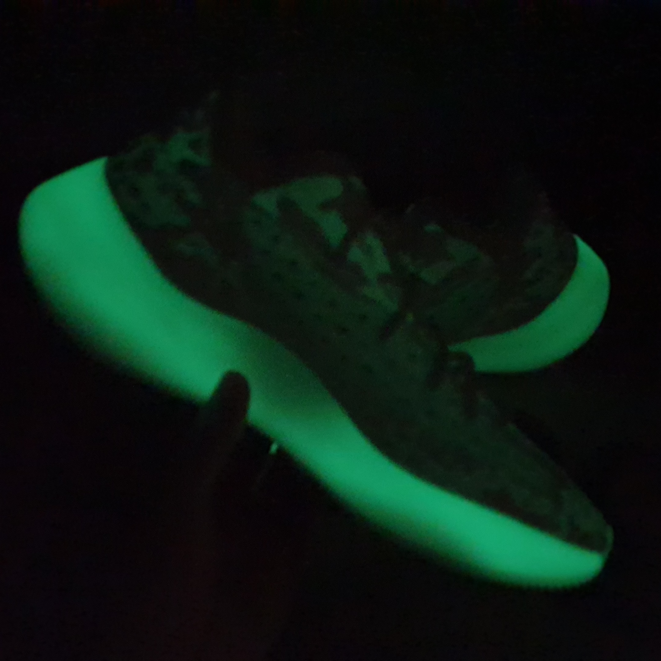 Adidas Yeezy Boost 380 Calcite Glow 착용 스타일 - 1