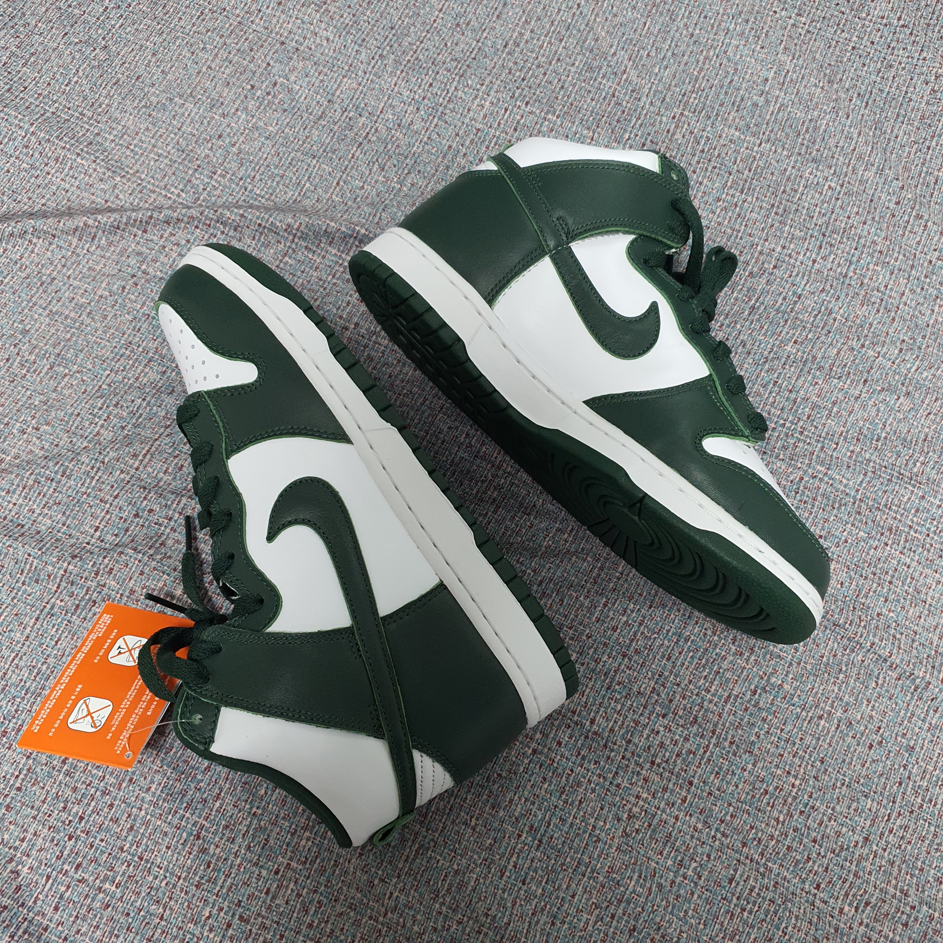 Nike Dunk High SP Spartan Green 착용 스타일