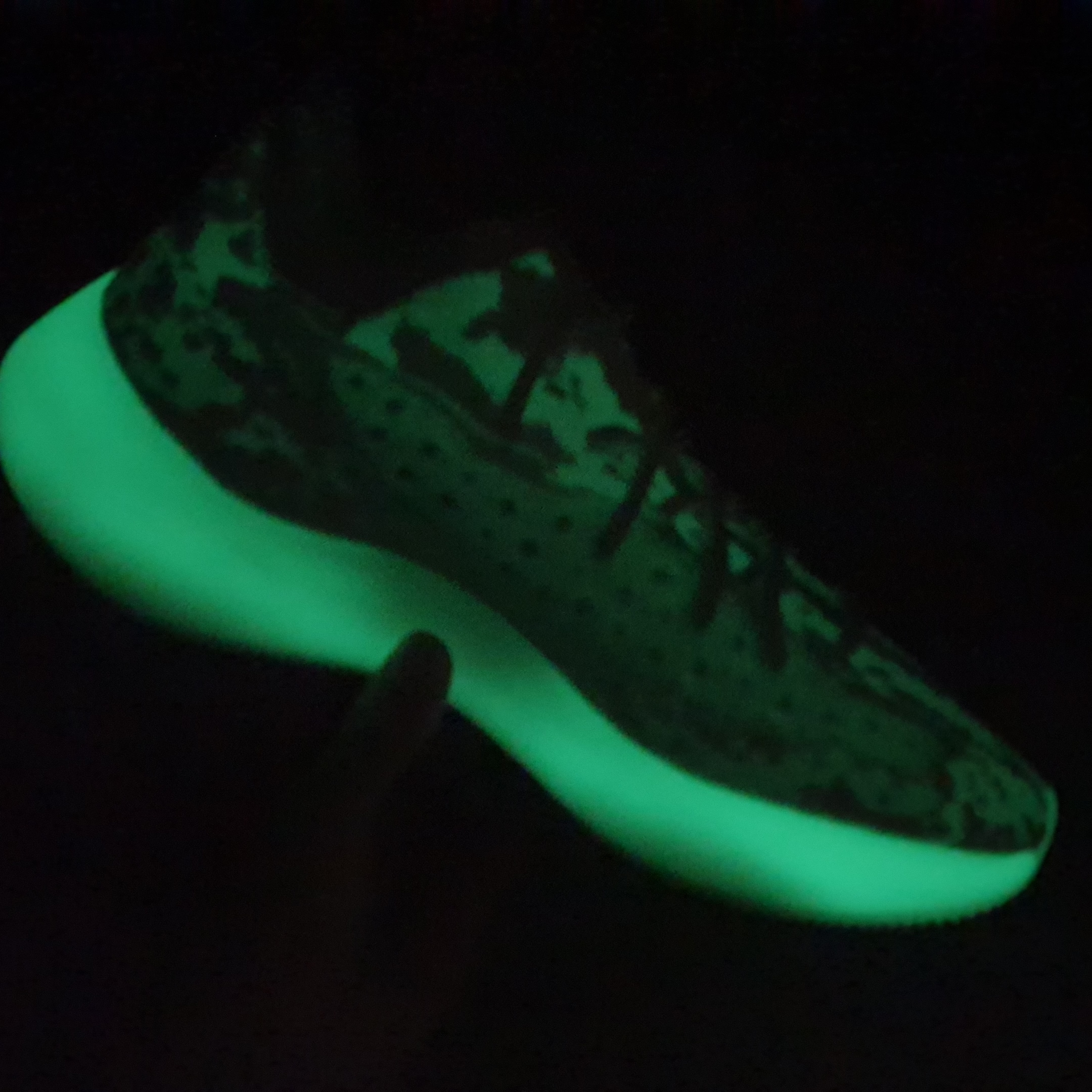Adidas Yeezy Boost 380 Calcite Glow 착용 스타일 - 3