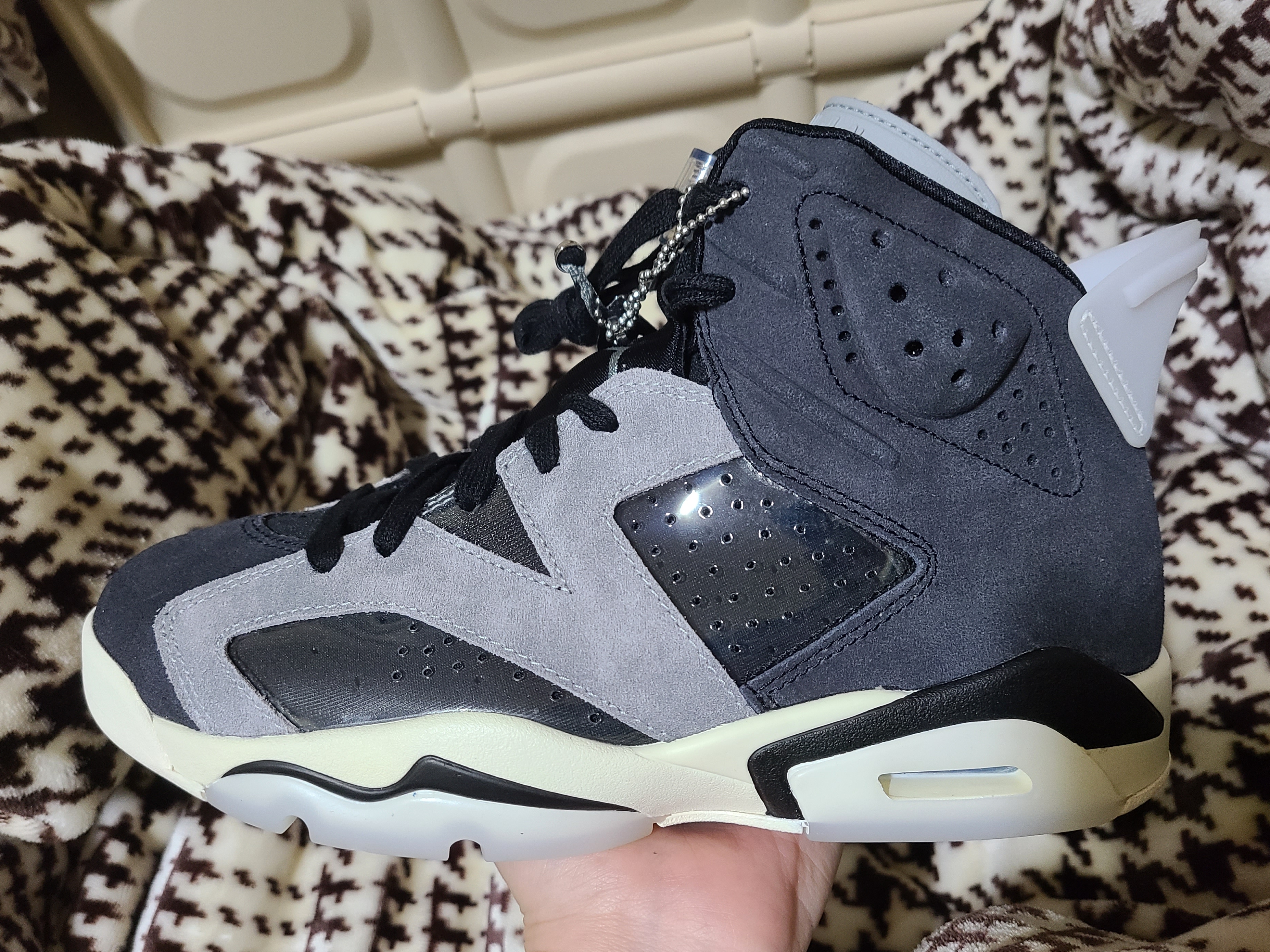 (W) Jordan 6 Retro Tech Chrome 착용 스타일 - 4