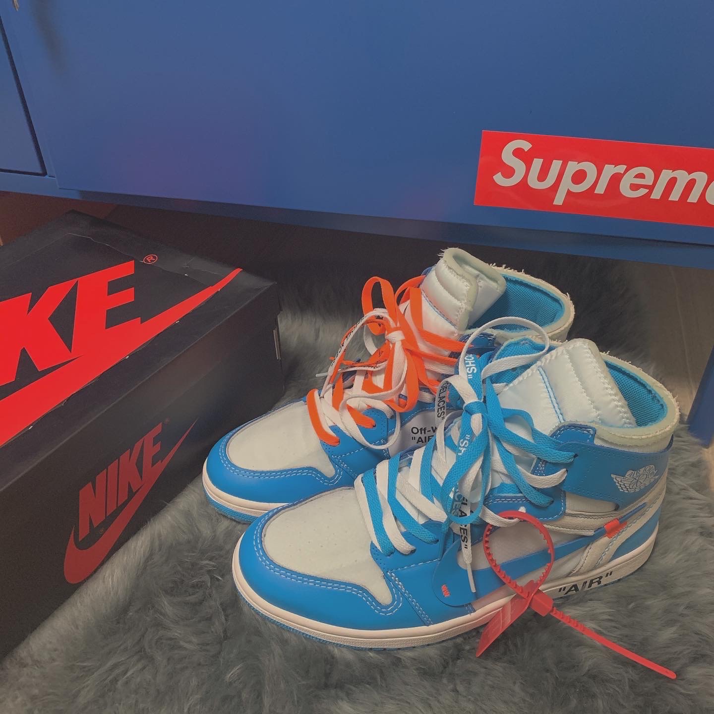 Jordan 1 x Off-White Retro High University Blue 착용 스타일 - 1