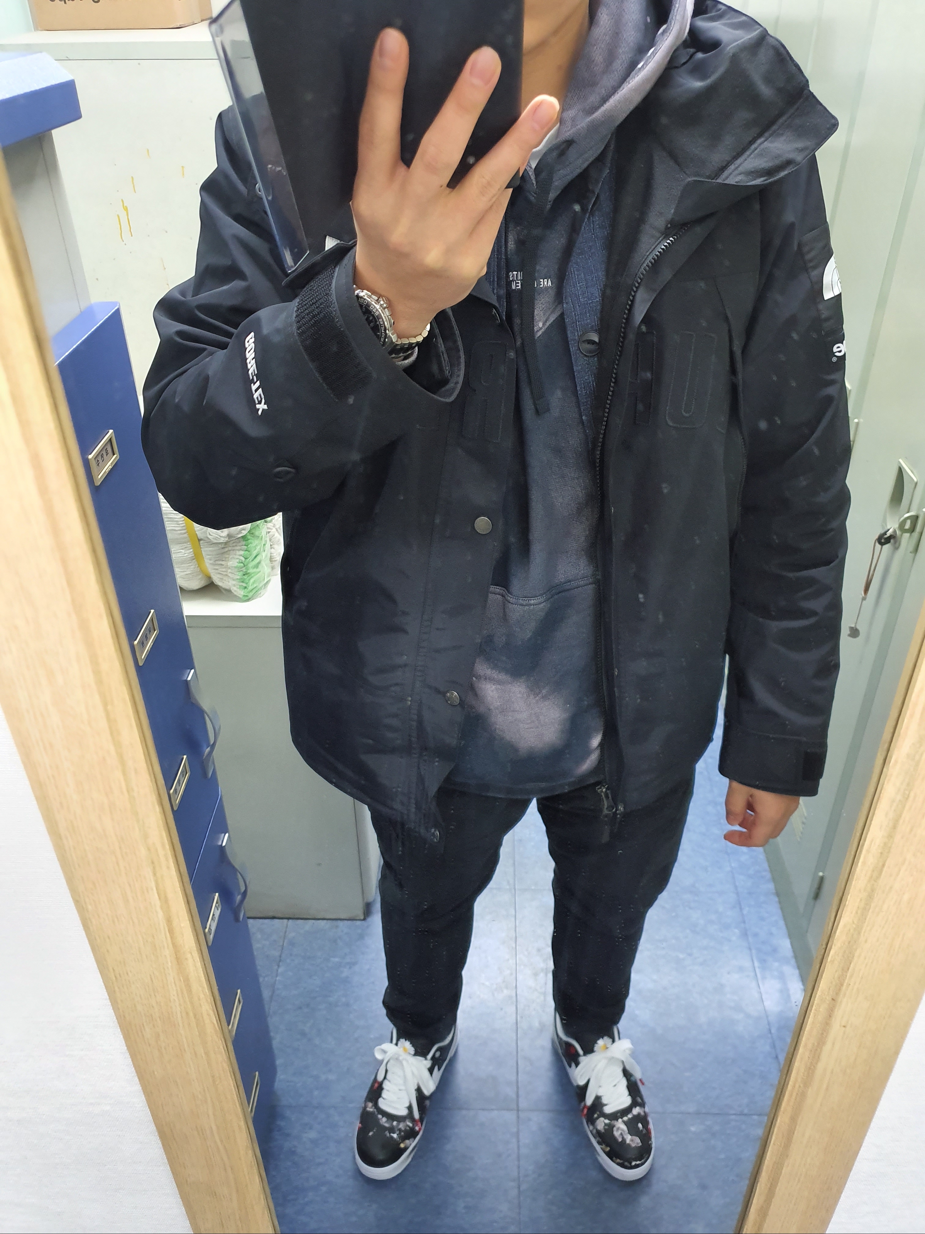 Jordan 1 x Travis Scott Retro High OG SP Mocha, Nike x Peaceminusone Air Force 1 Low Para-Noise 착용 스타일 - 2