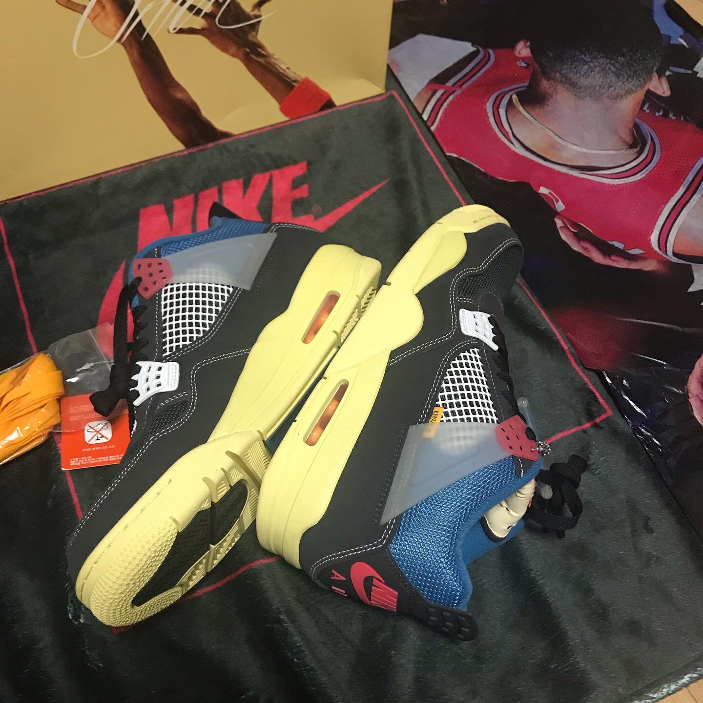 Jordan 4 x Union Retro Off Noir 착용 스타일 - 1