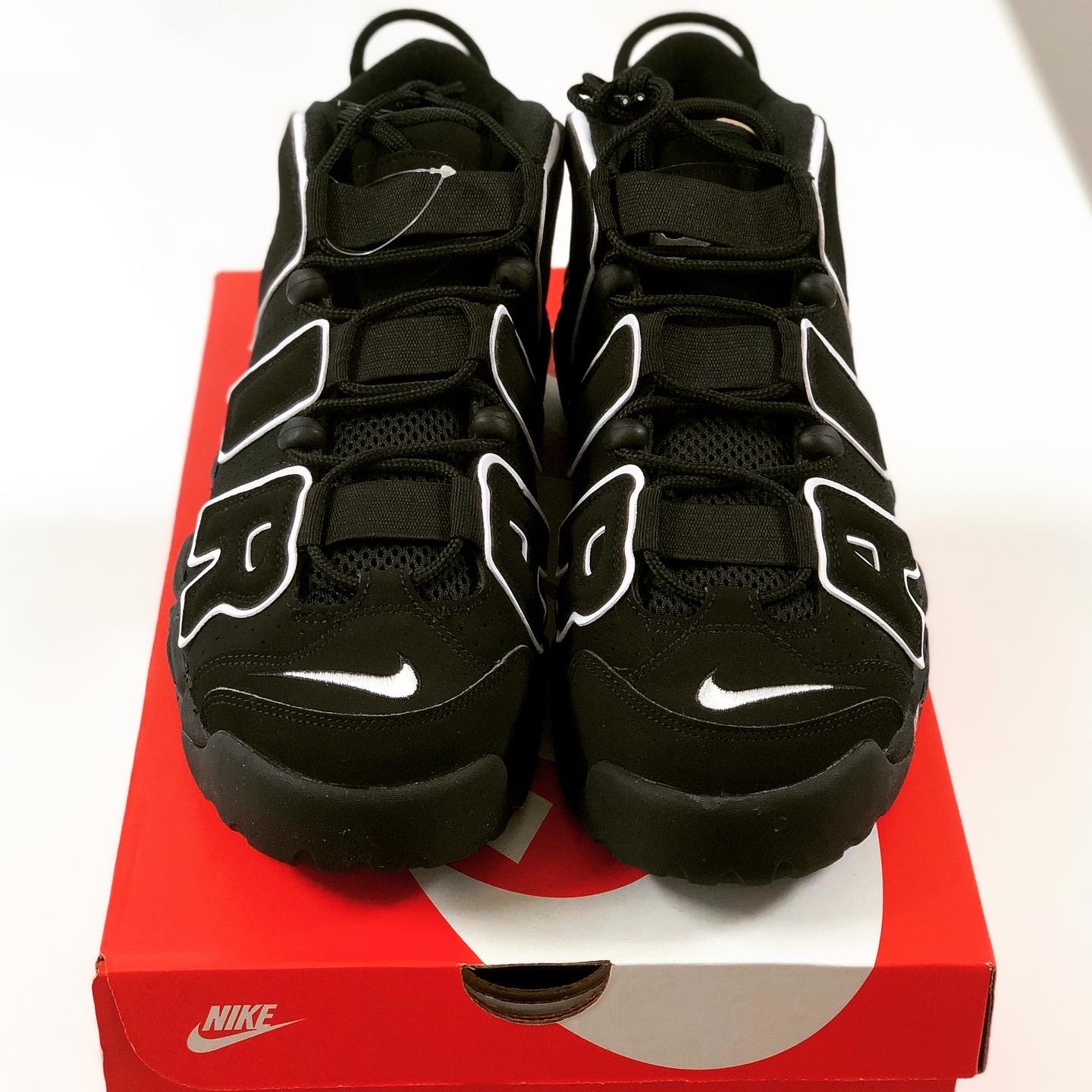 Nike Air More Uptempo Black White 2020 착용 스타일 - 2