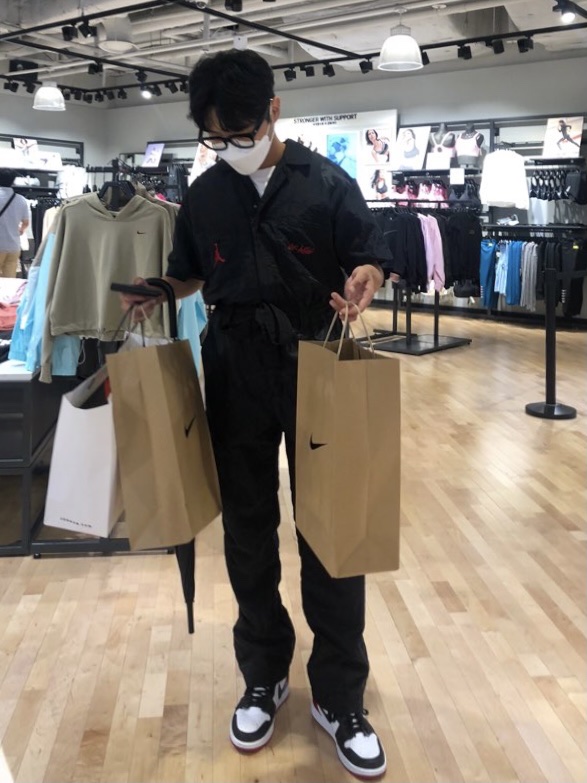 (W) Jordan 1 Retro High Satin Black Toe 착용 스타일