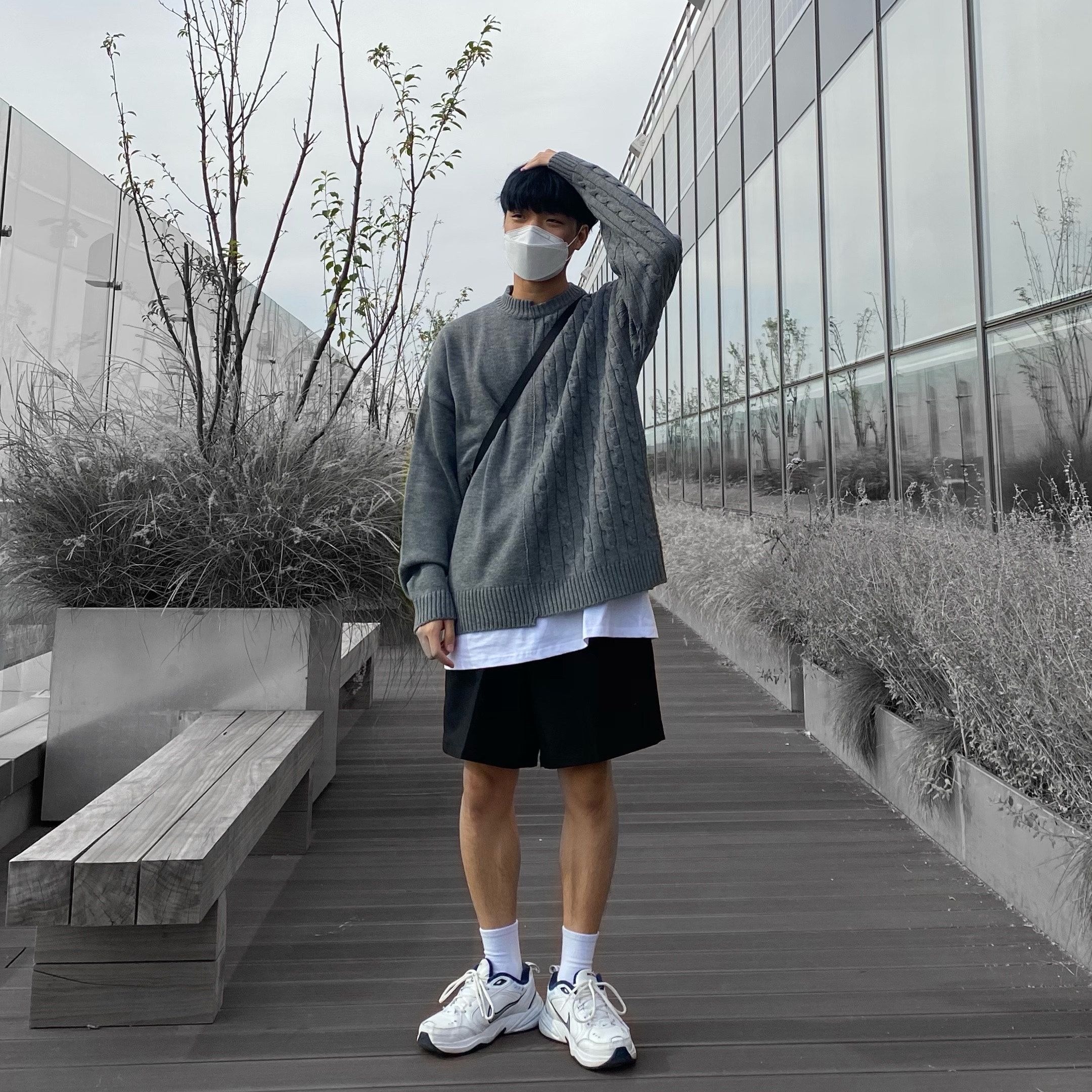 Nike Air Monarch IV White Navy 착용 스타일
