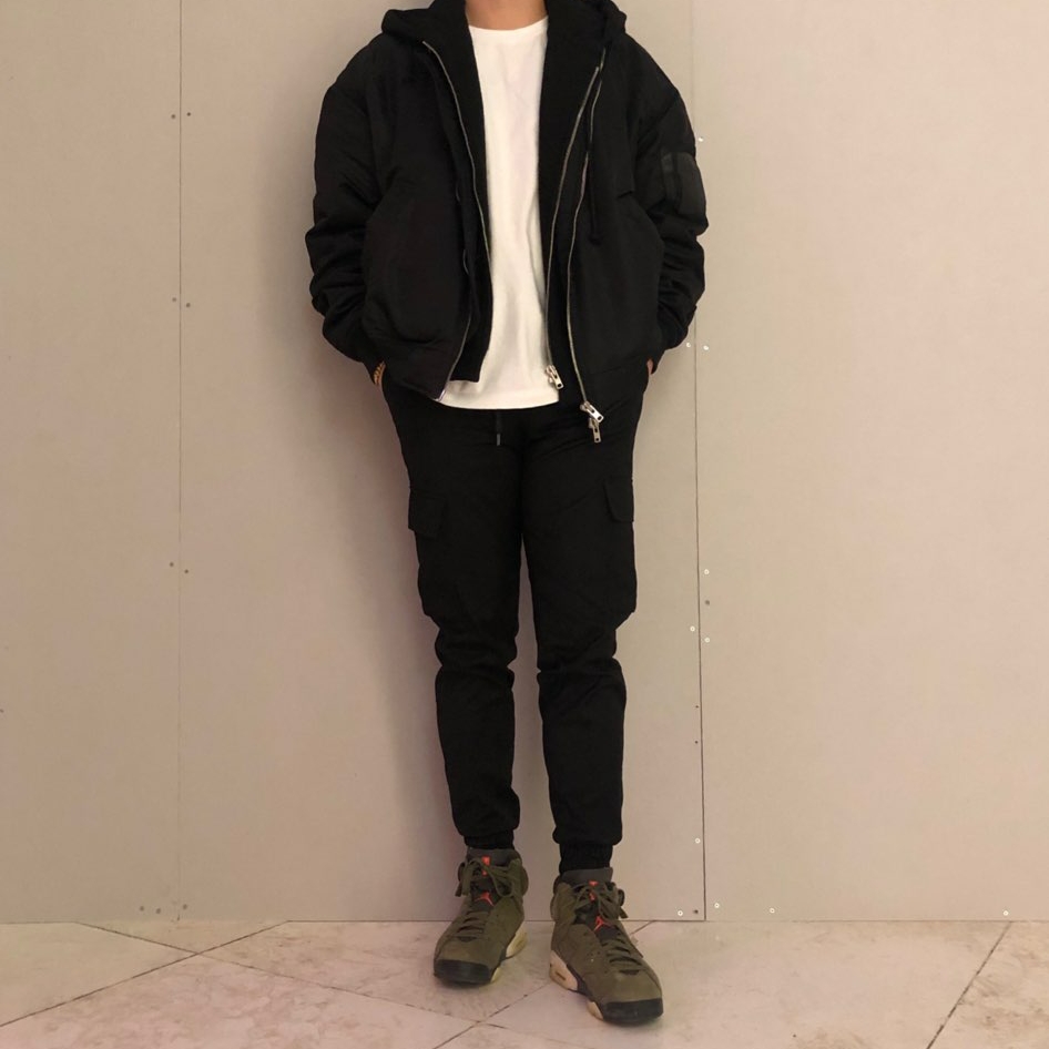 Jordan 6 x Travis Scott Retro Olive 착용 스타일