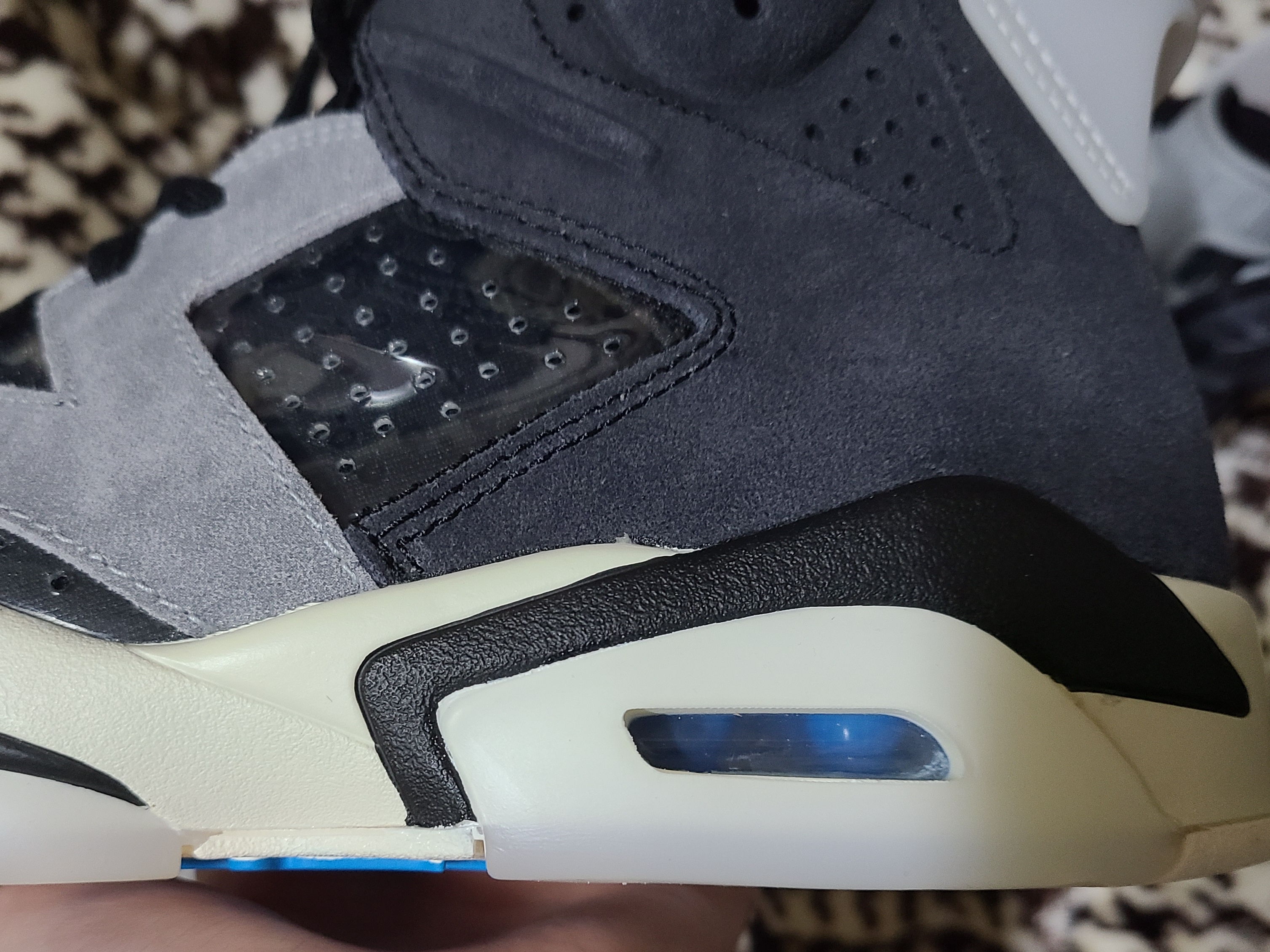 (W) Jordan 6 Retro Tech Chrome 착용 스타일 - 3