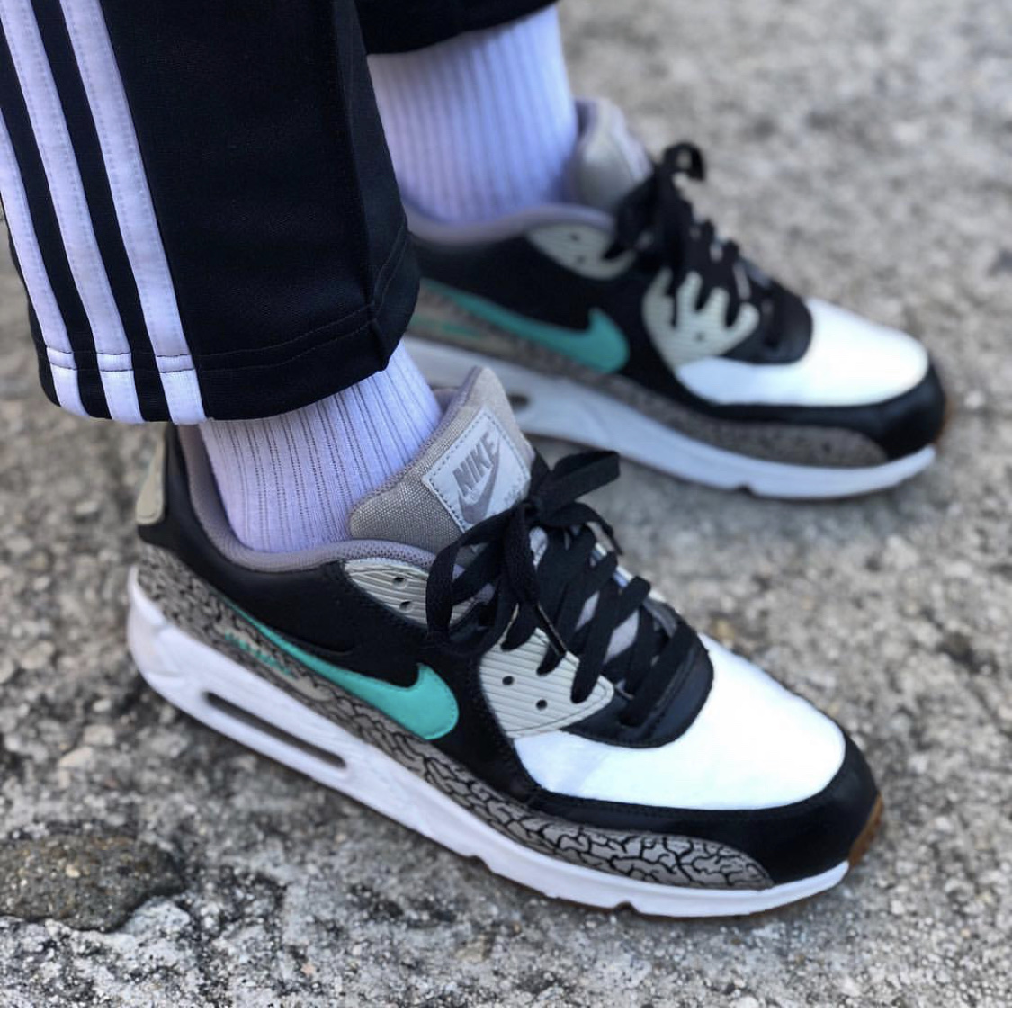 (W) Nike Air Max 90 White Silver 착용 스타일