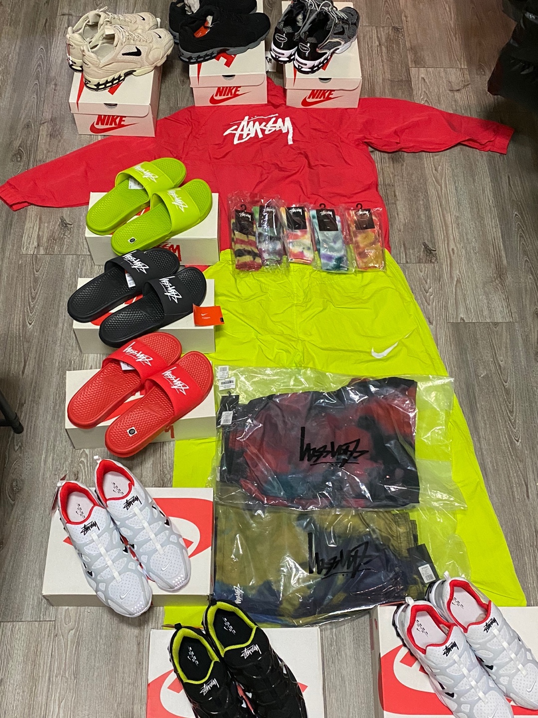Nike x Stussy Benassi Slide Off Noir, Nike x Stussy Air Zoom Spiridon Kukini White 착용 스타일