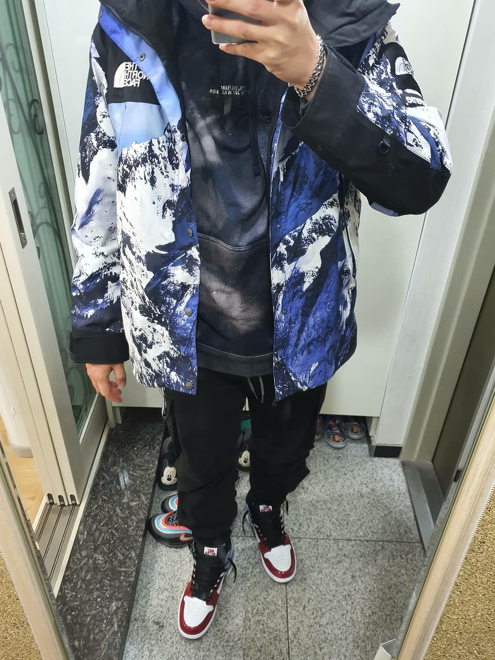 Jordan 1 x Travis Scott Retro High OG SP Mocha, Nike x Peaceminusone Air Force 1 Low Para-Noise 착용 스타일 - 4