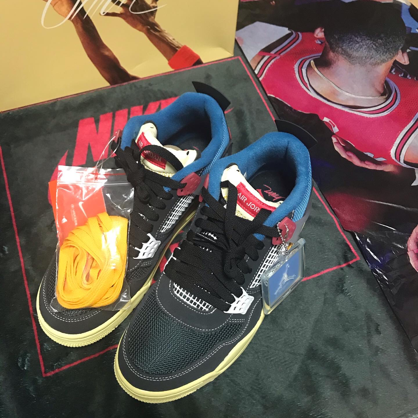 Jordan 4 x Union Retro Off Noir 착용 스타일 - 2