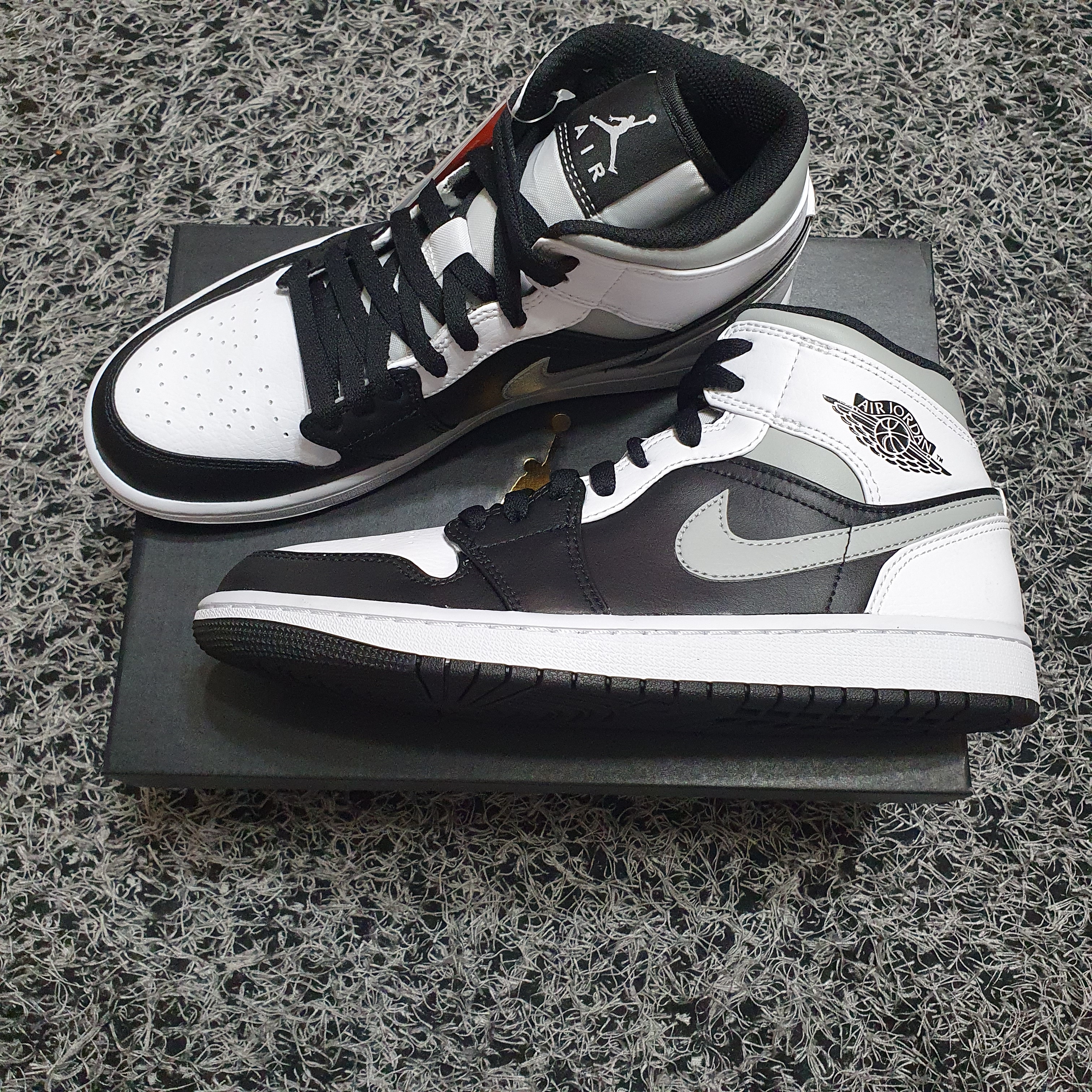 Jordan 1 Retro High OG Black Mocha, Jordan 1 Retro High OG CO.JP Midnight Navy 착용 스타일 - 4