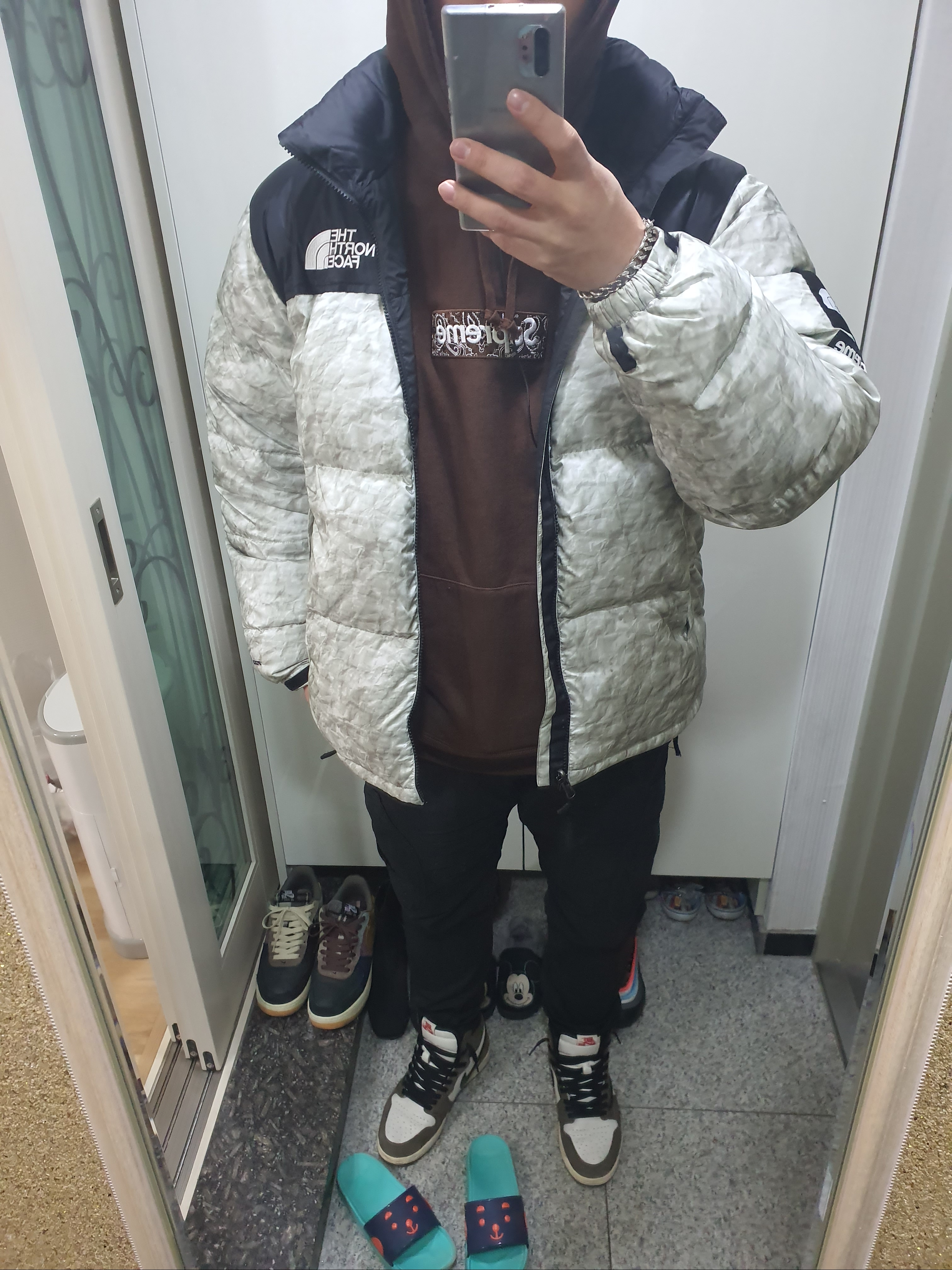 Jordan 1 x Travis Scott Retro High OG SP Mocha, Nike x Peaceminusone Air Force 1 Low Para-Noise 착용 스타일 - 5