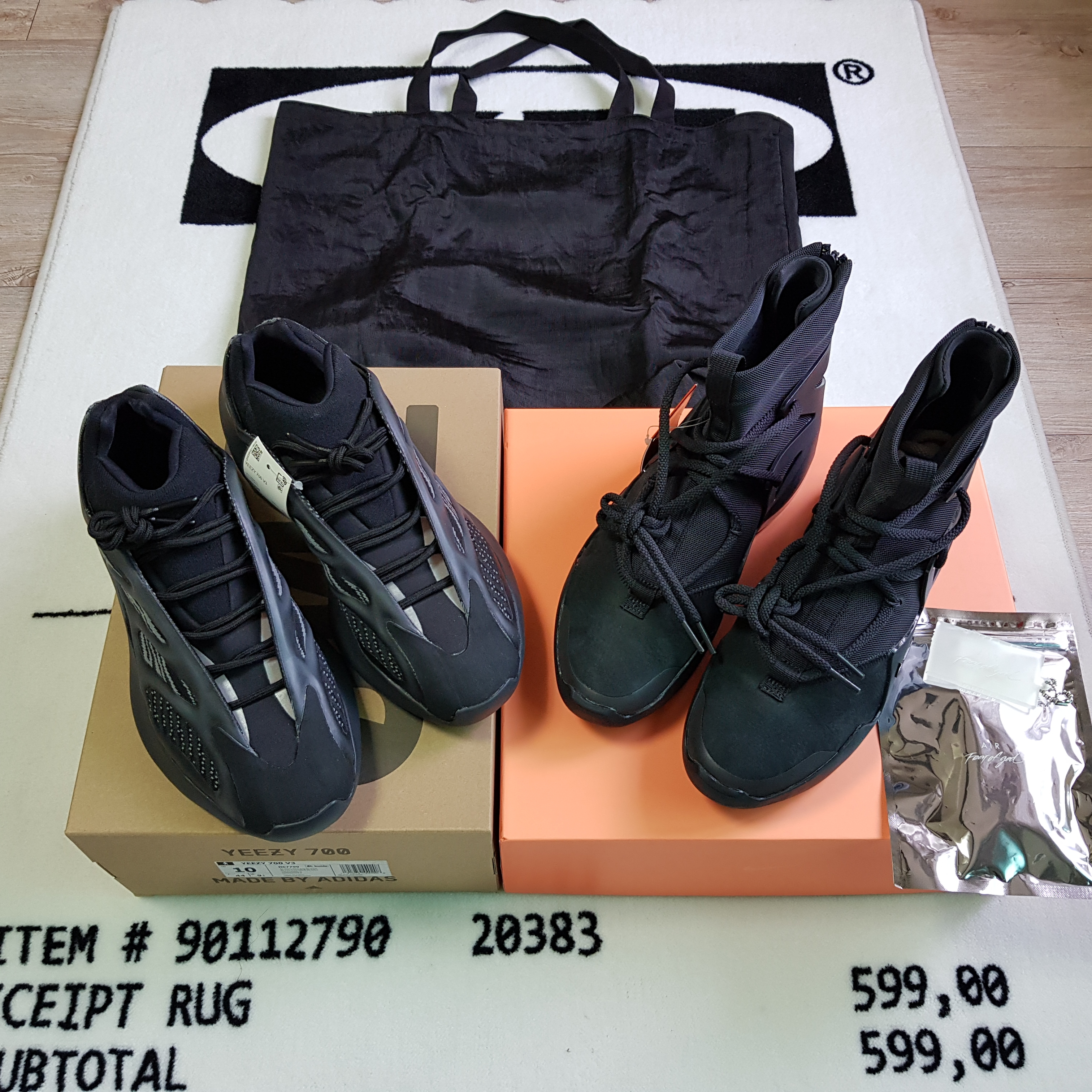 Adidas Yeezy 700 V3 Alvah, Nike x Fear of God Air Fear of God 1 Triple Black 착용 스타일