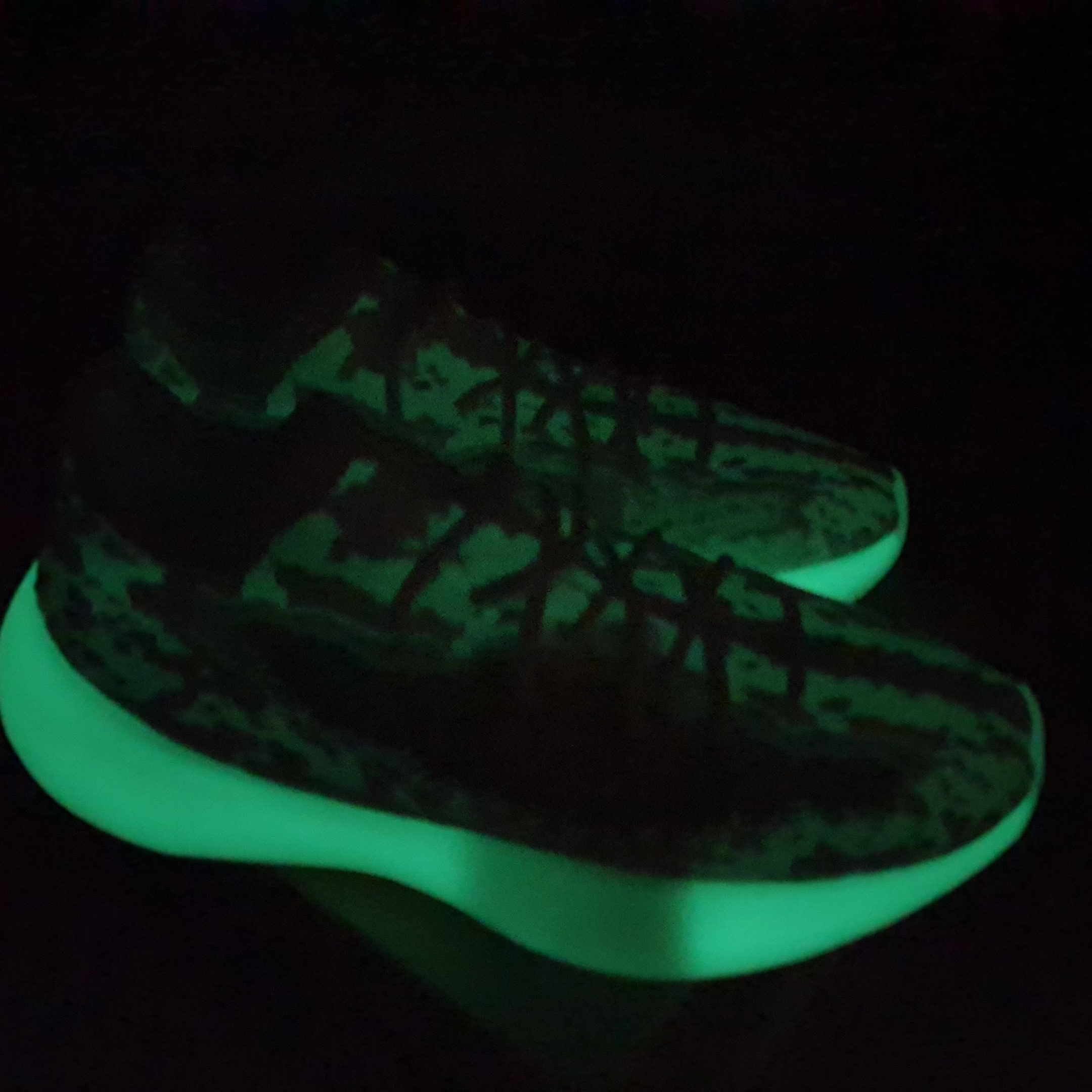 Adidas Yeezy Boost 380 Calcite Glow 착용 스타일 - 2