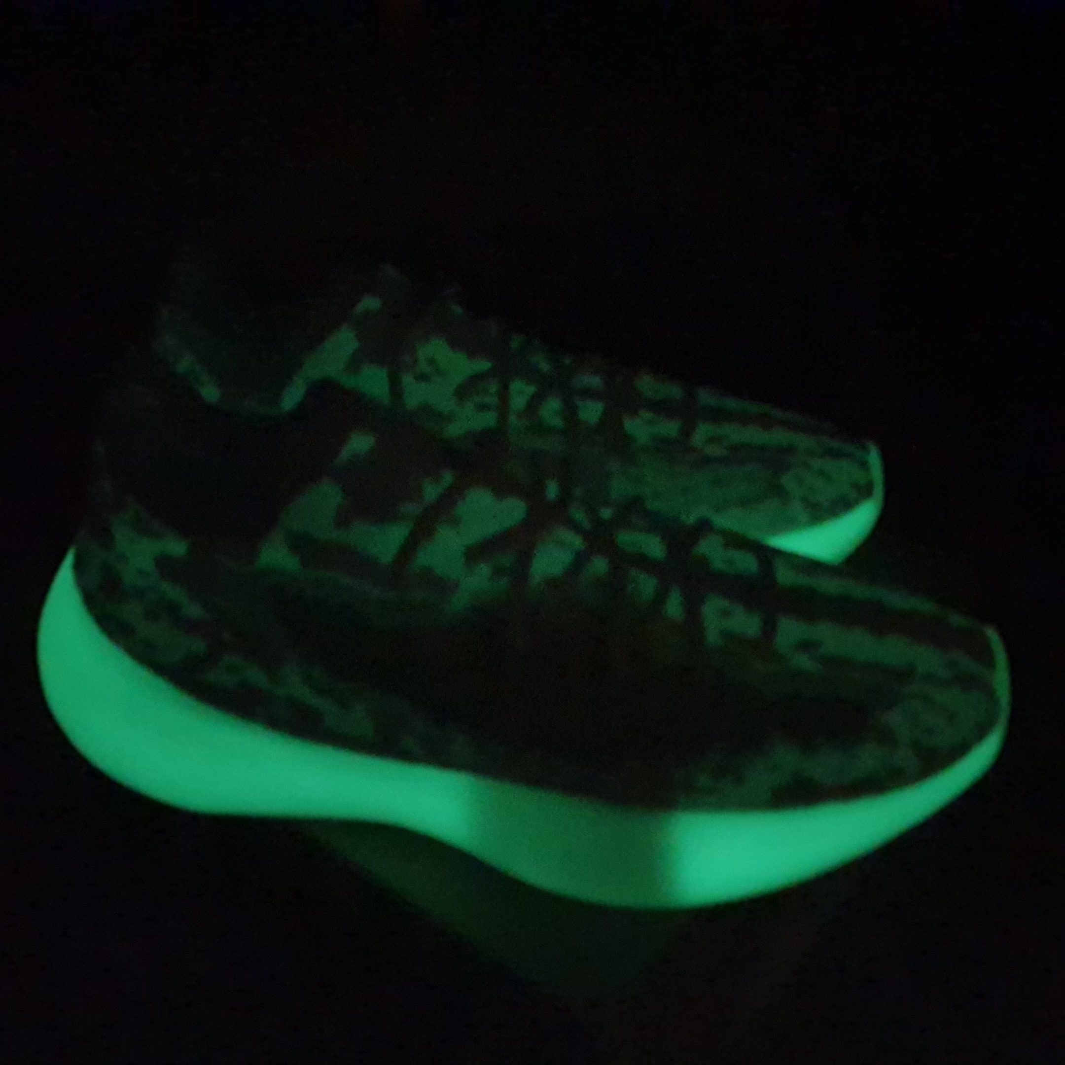 Adidas Yeezy Boost 380 Calcite Glow 착용 스타일 - 4