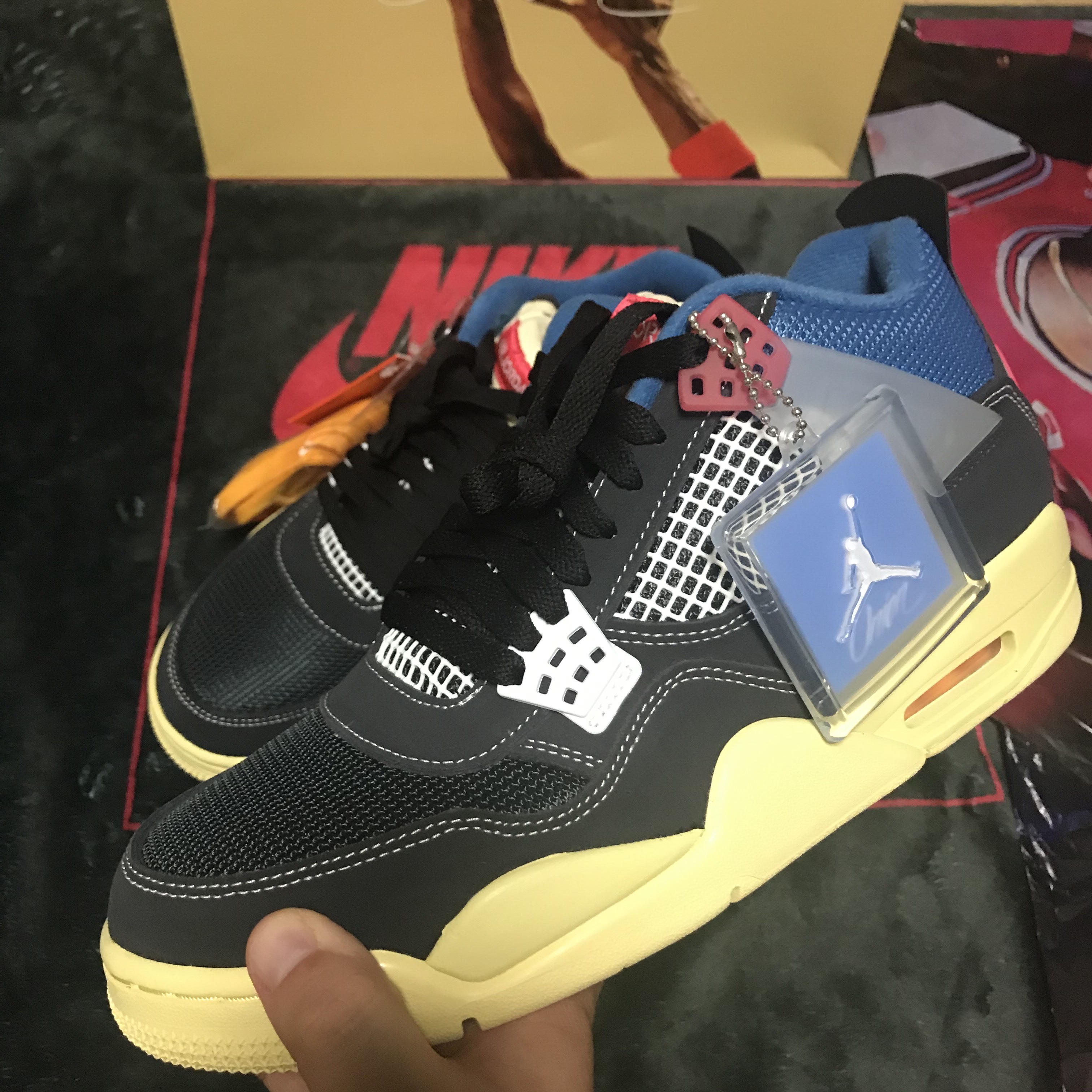 Jordan 4 x Union Retro Off Noir 착용 스타일 - 3