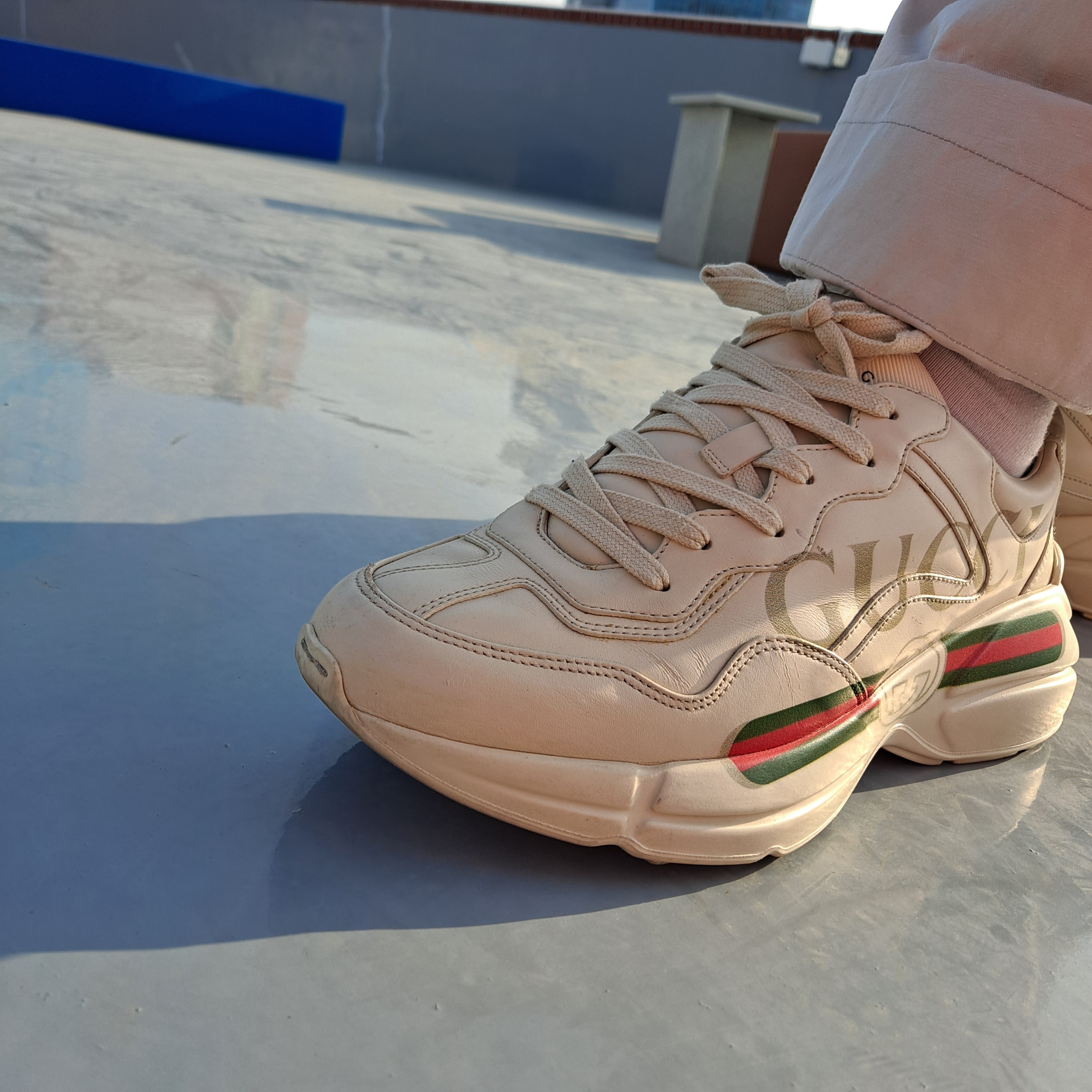 Gucci Rhyton Leather Sneakers Logo 착용 스타일