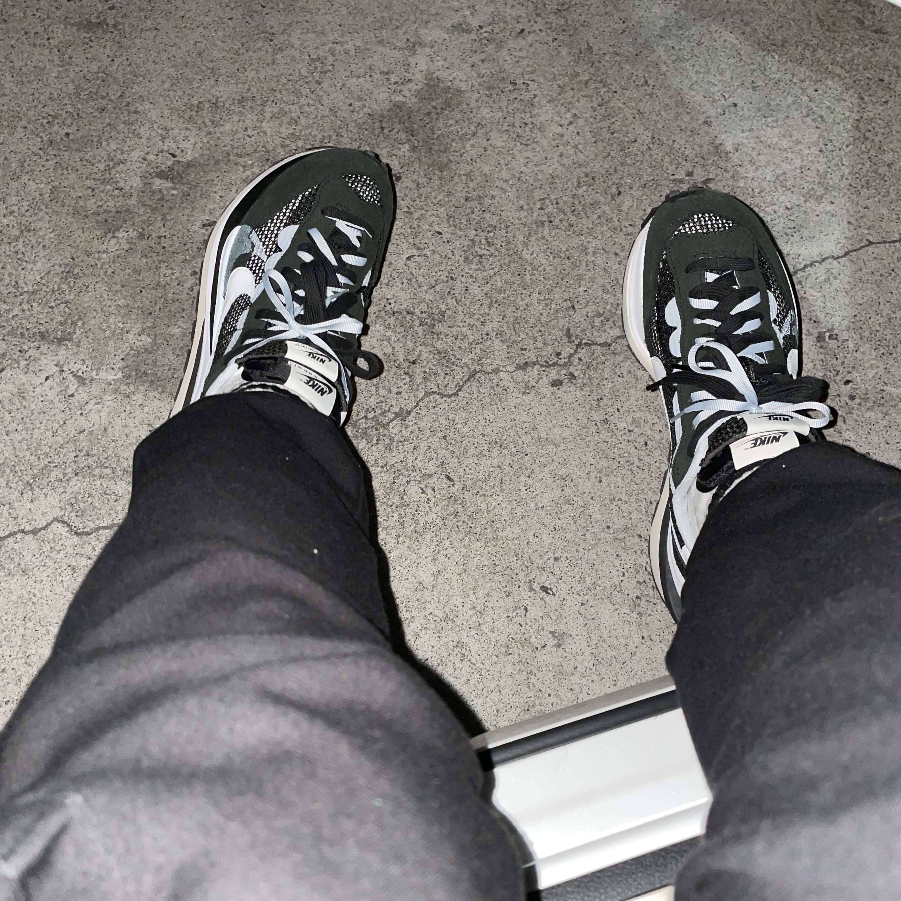 Nike x Sacai VaporWaffle Black White 착용 스타일