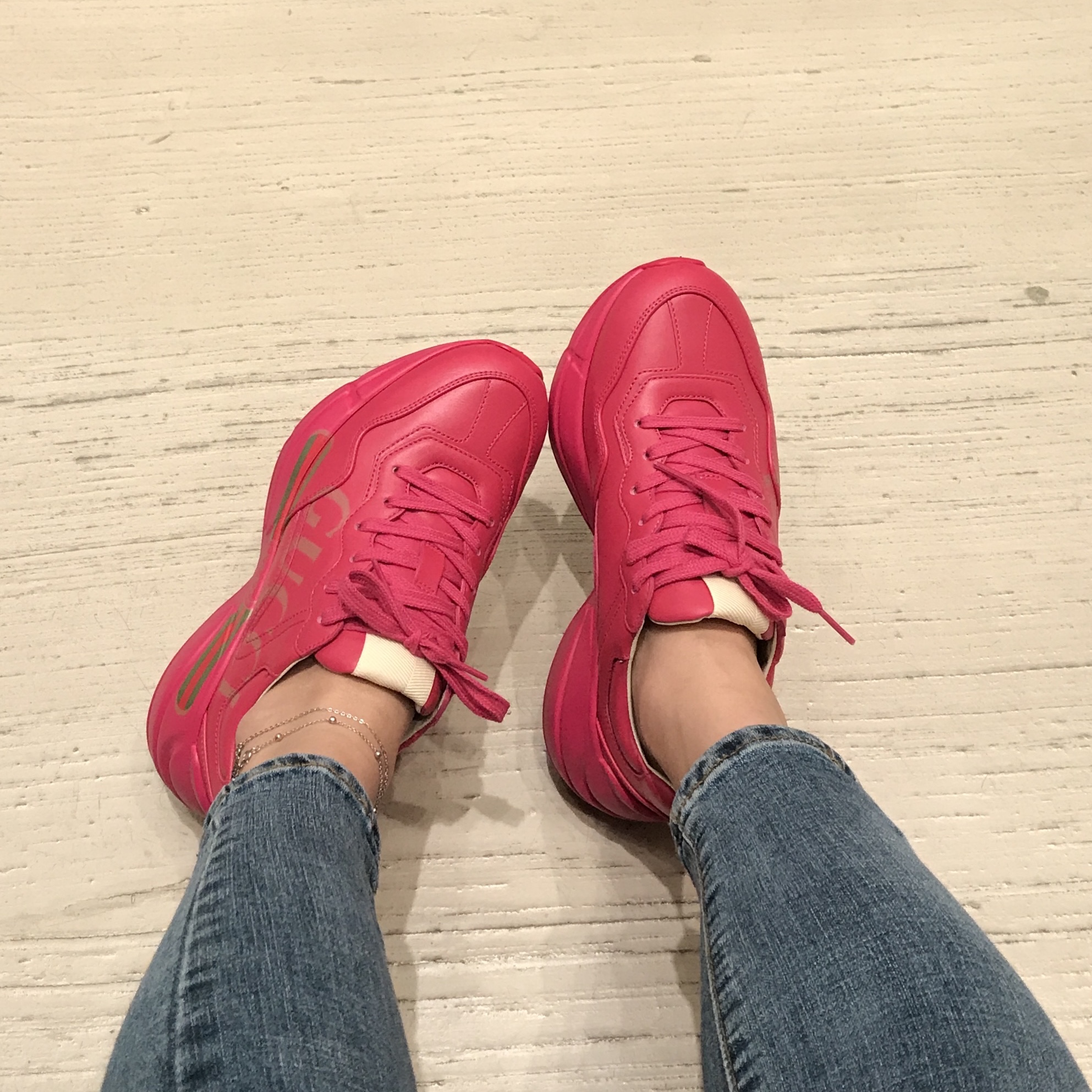 Gucci Rhyton Leather Sneakers Logo 착용 스타일