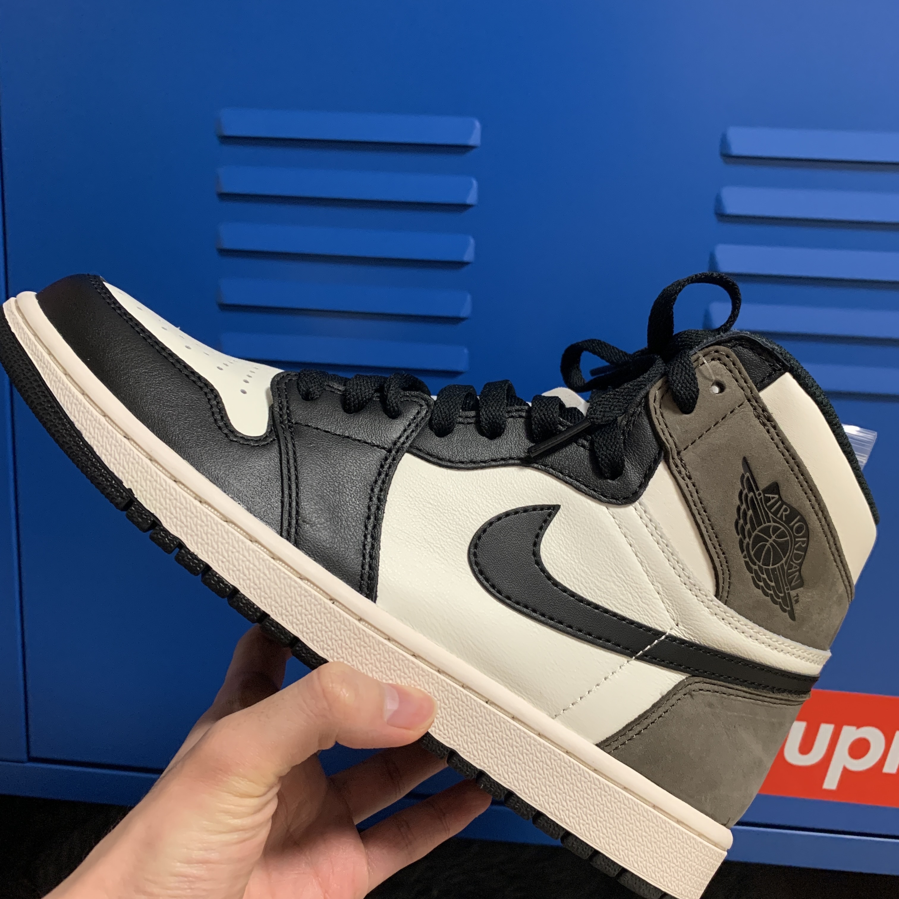 Jordan 1 Retro High OG Black Mocha 착용 스타일