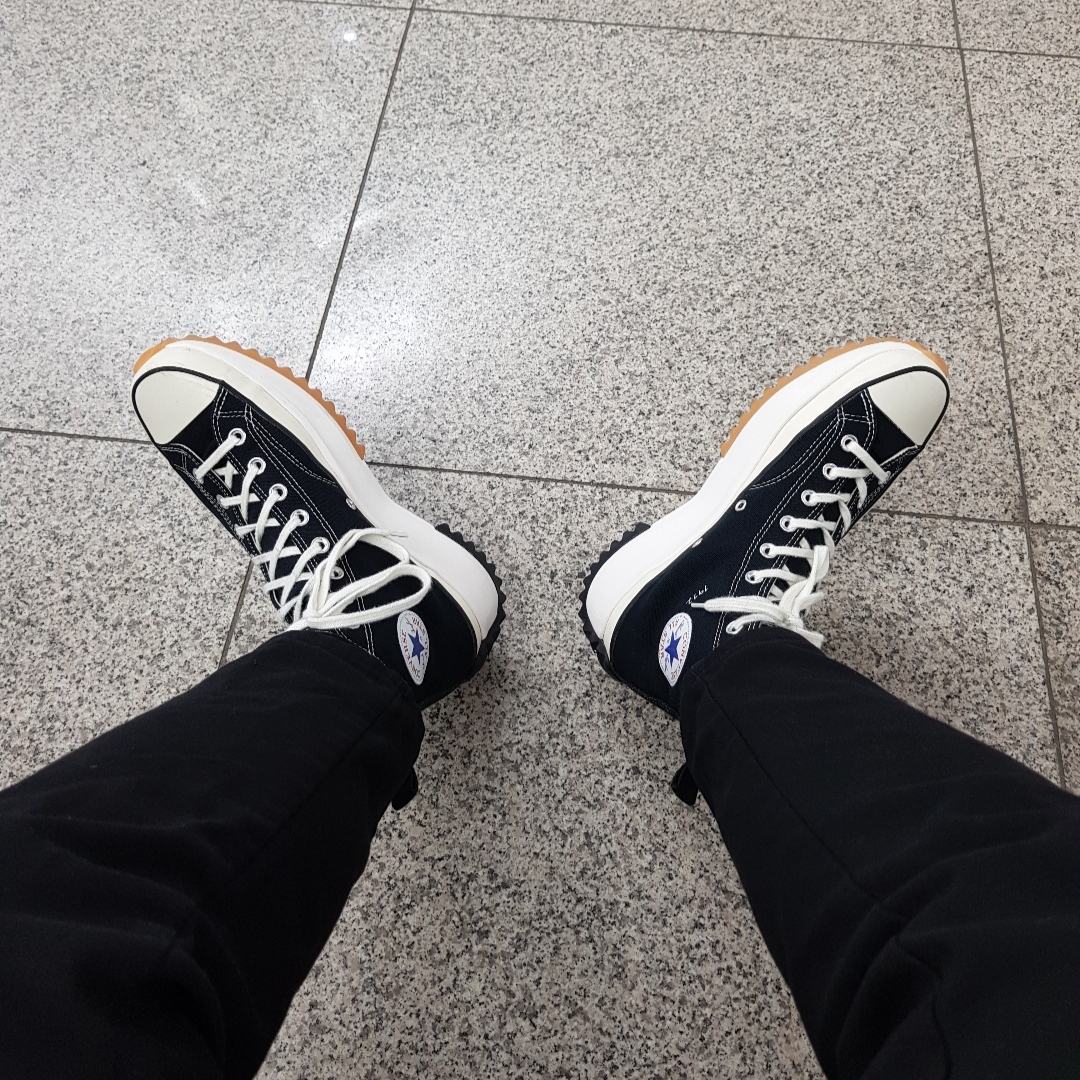 Converse x JW Anderson Run Star Hike Hi Black 착용 스타일
