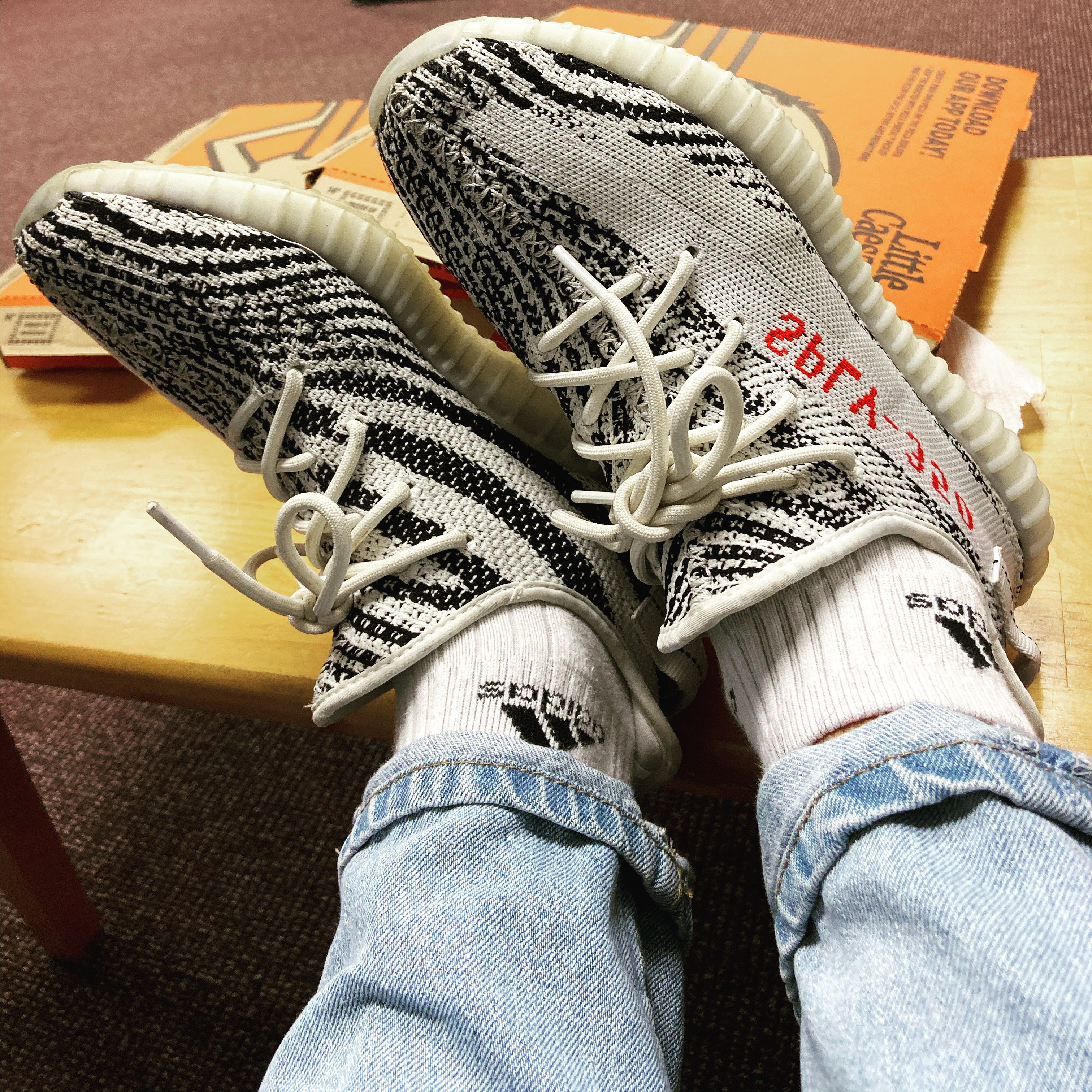 Adidas Yeezy Boost 350 V2 Zebra 2017/2019/2020 착용 스타일