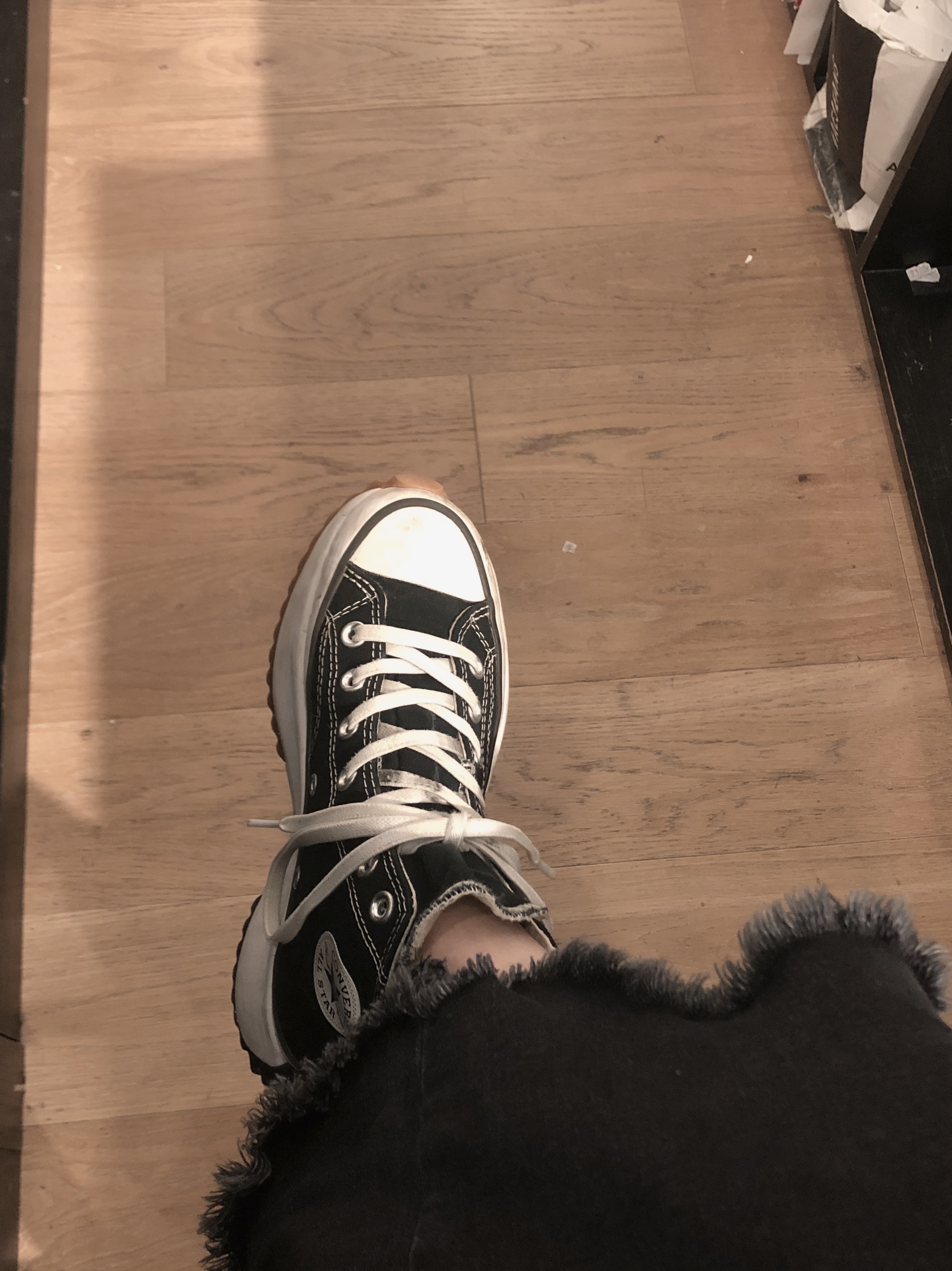 Converse Run Star Hike Hi Black White Gum 착용 스타일 - 2