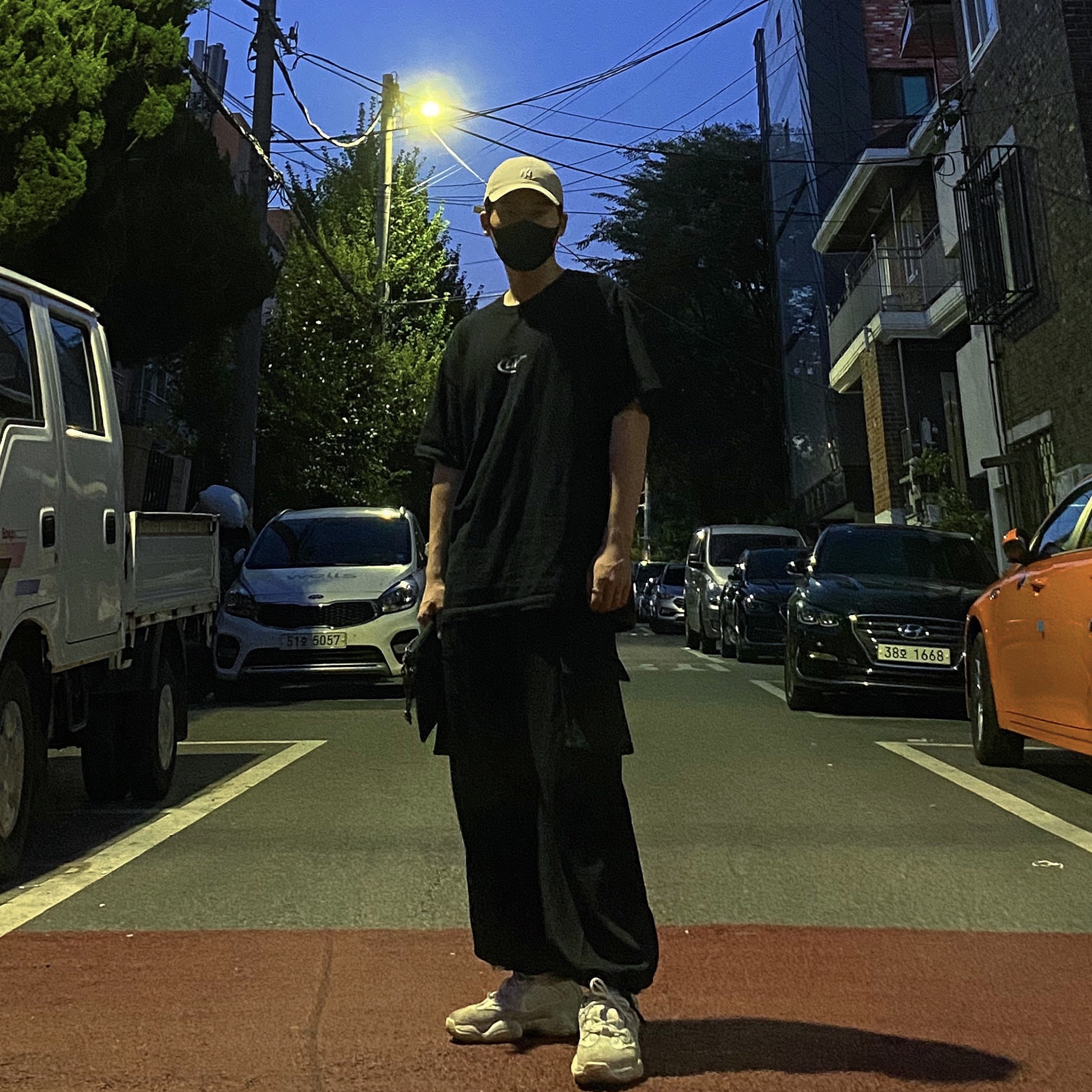 Adidas Yeezy 500 Bone White 착용 스타일
