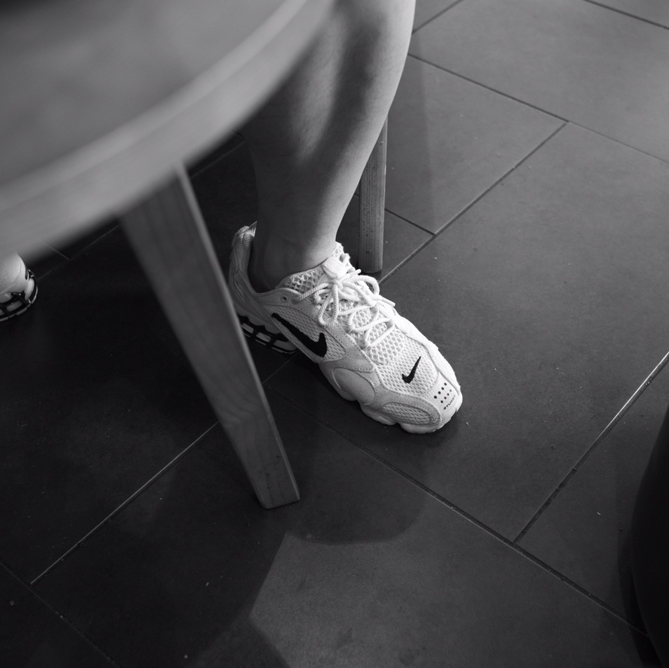 Nike x Stussy Air Zoom Spiridon Cage 2 Fossil 착용 스타일