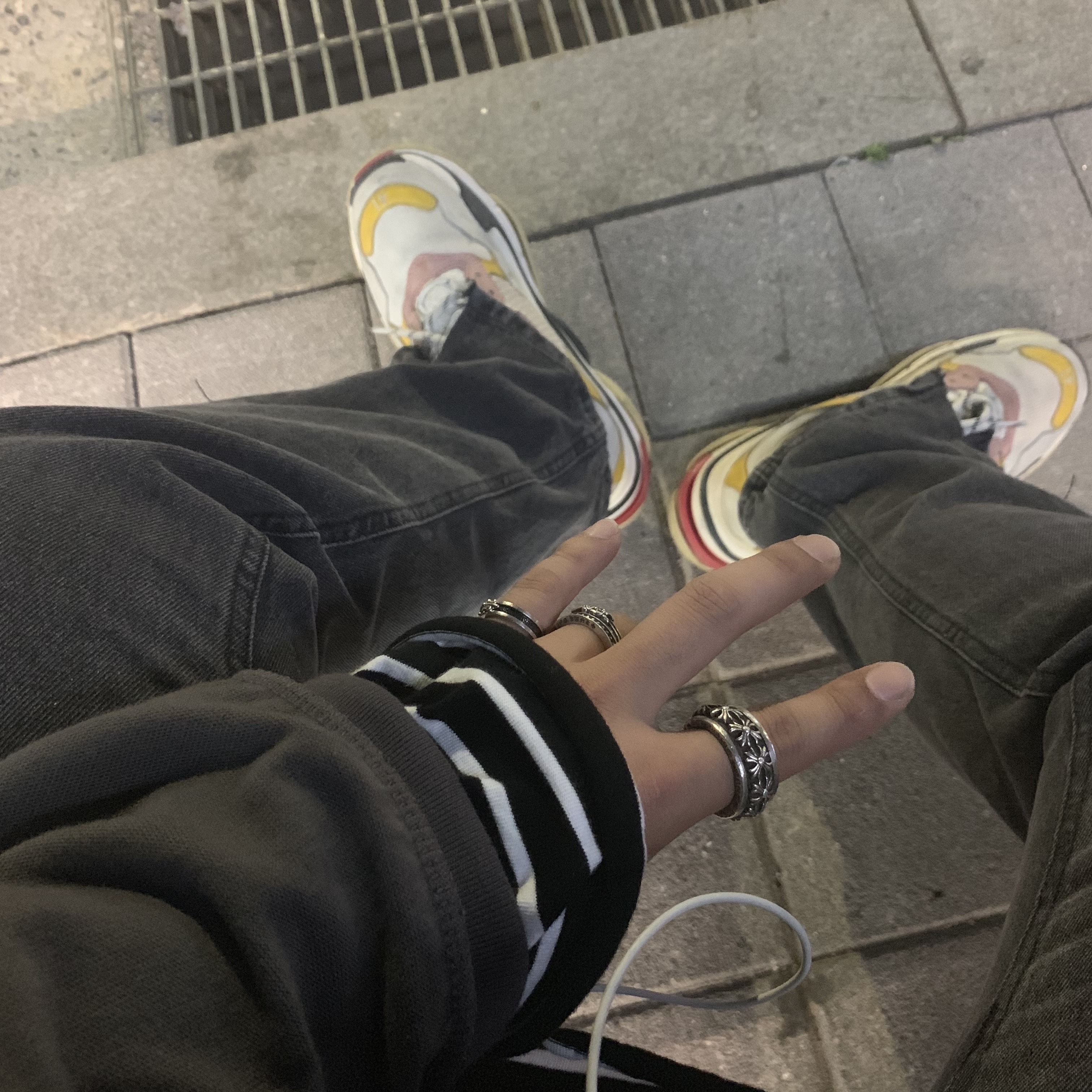 (W) Balenciaga Triple S White Yellow 2018 착용 스타일
