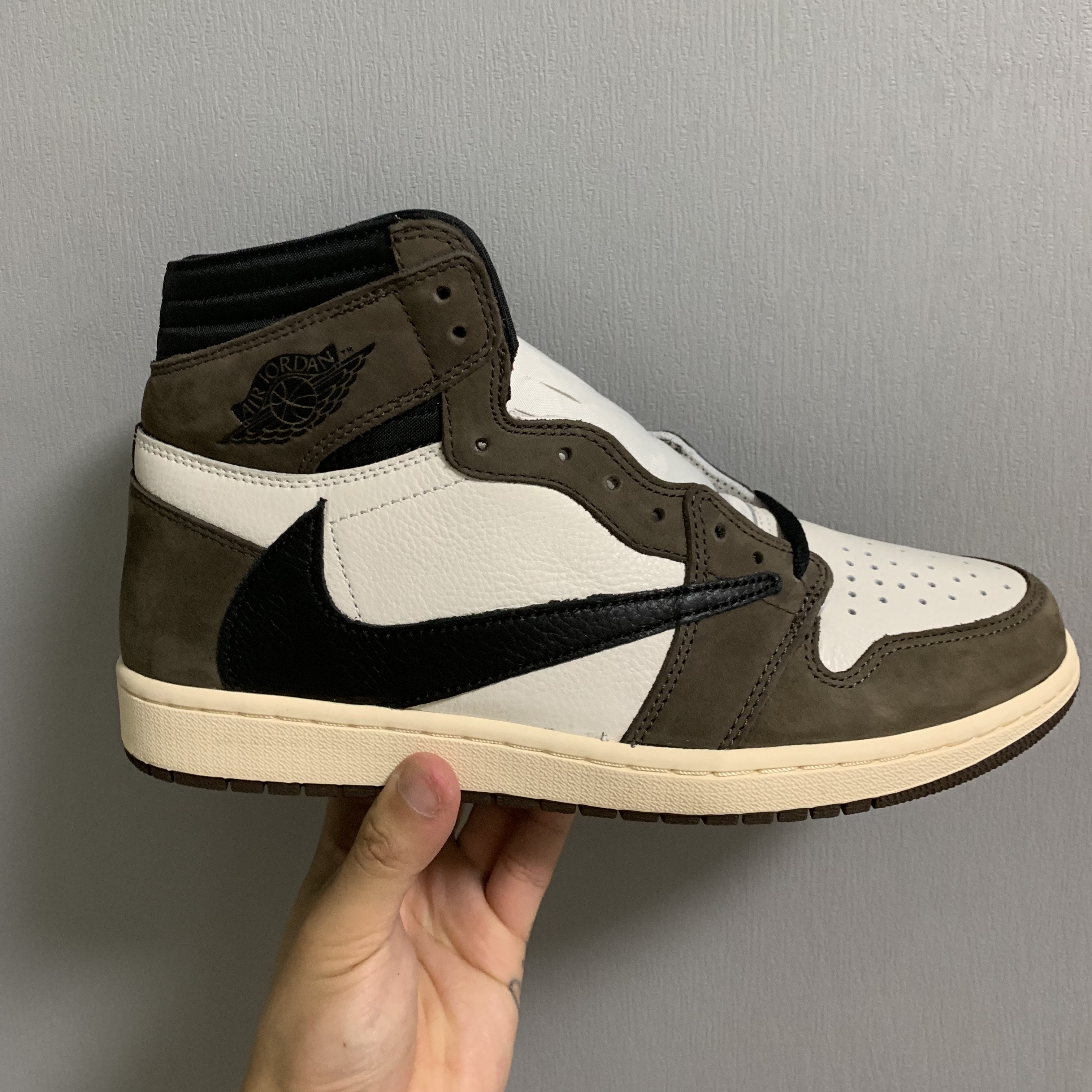 Jordan 1 x Travis Scott Retro High OG SP Mocha 착용 스타일