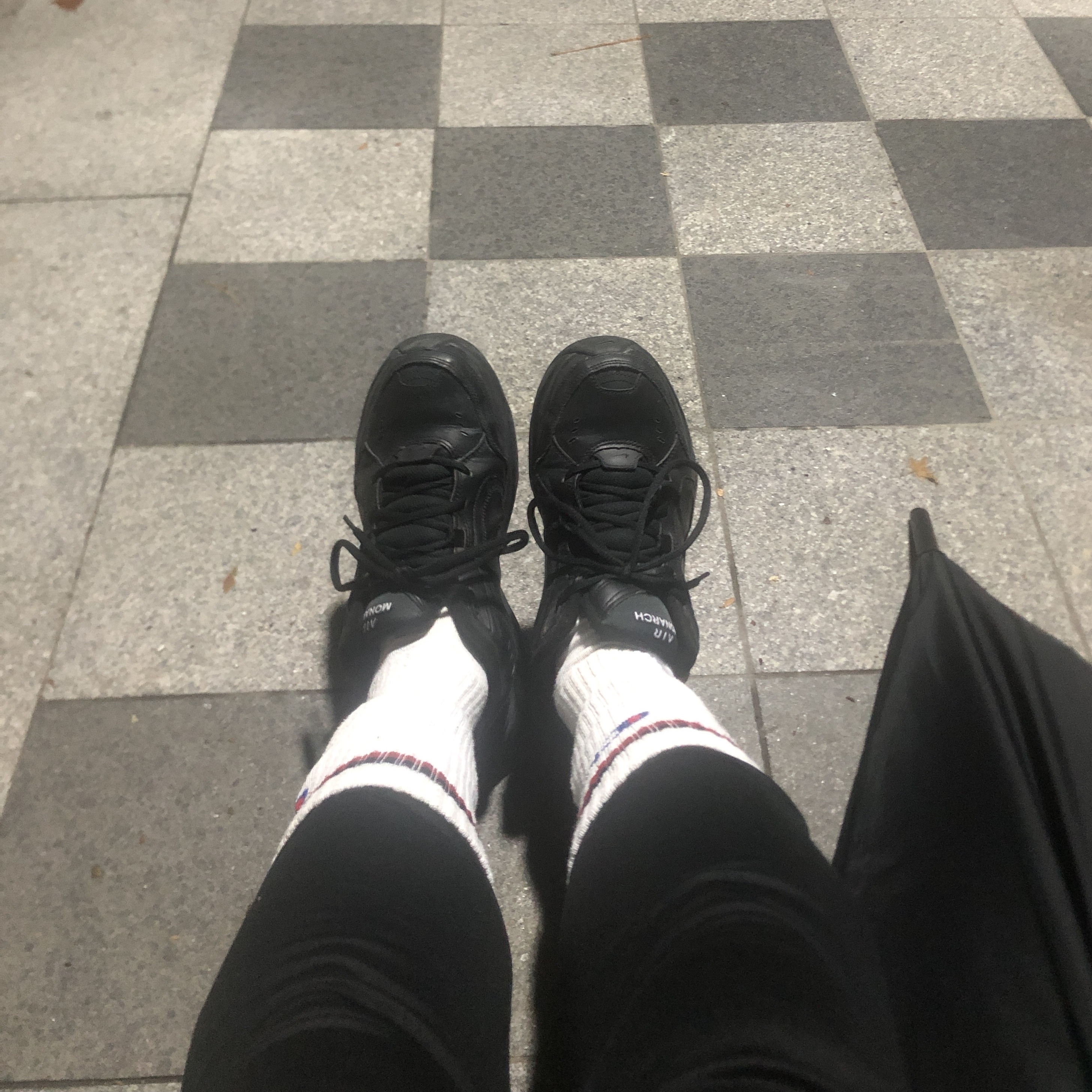 Nike Air Monarch IV Black 착용 스타일