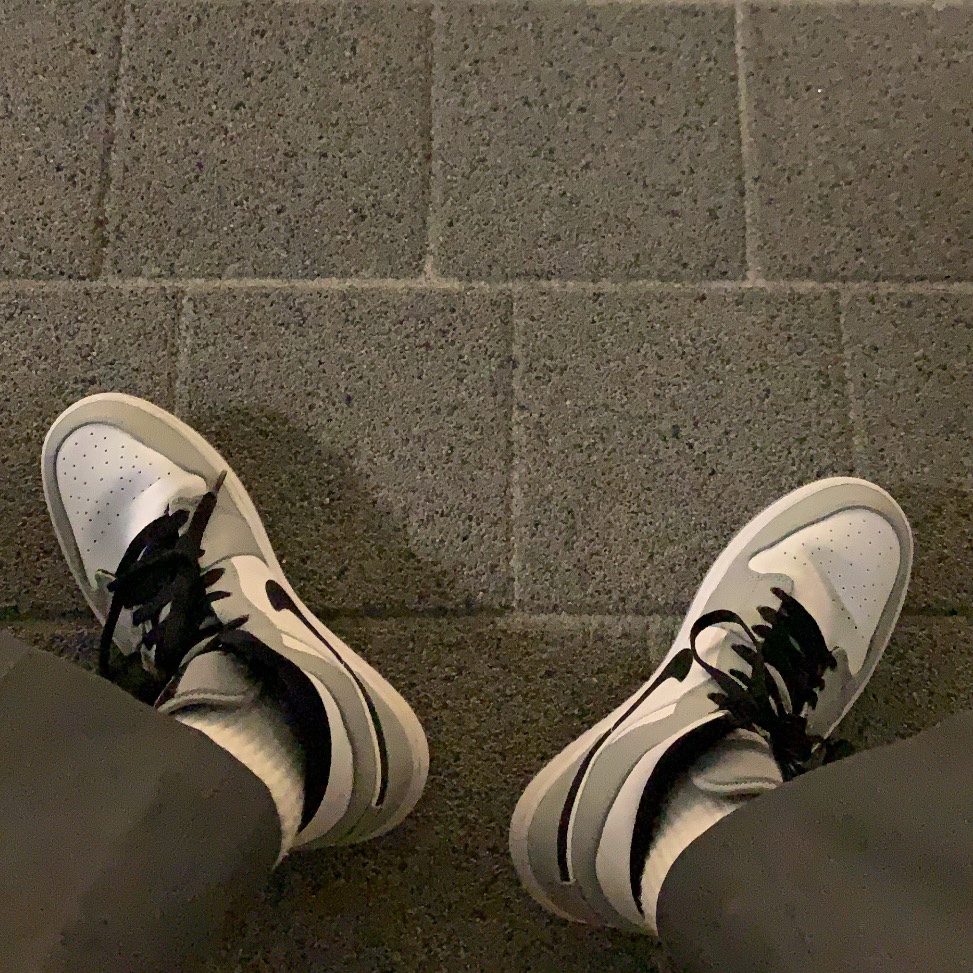 Jordan 1 Mid Light Smoke Grey 착용 스타일