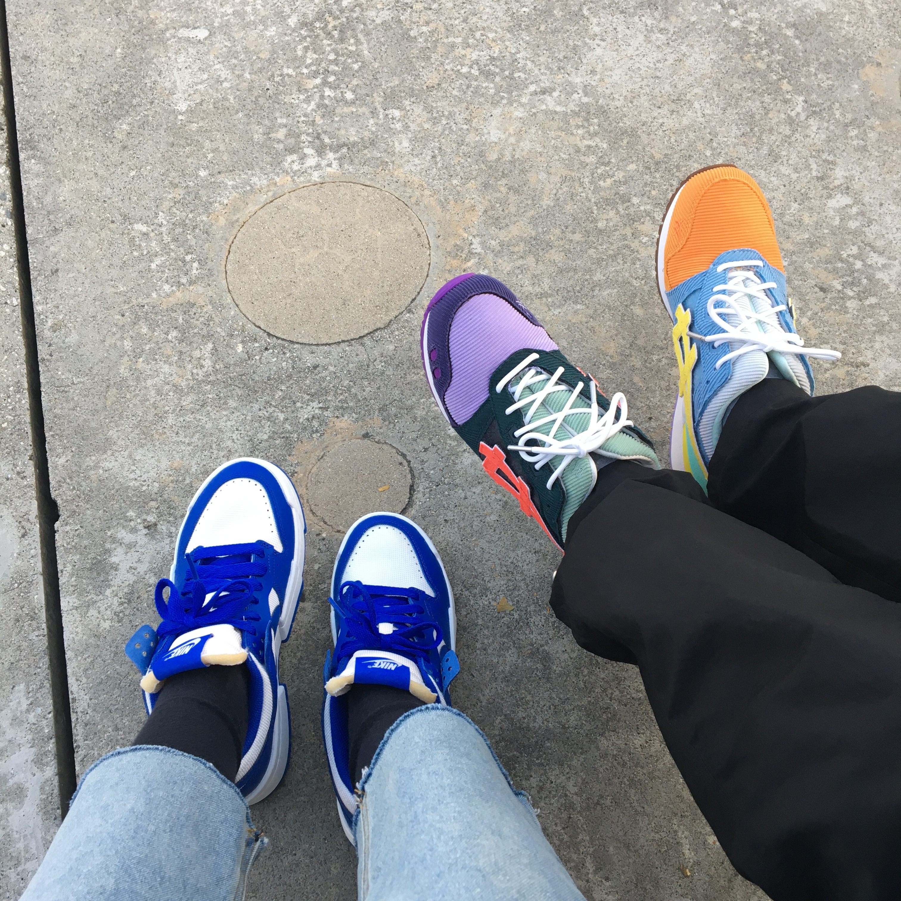(W) Nike Dunk Low Disrupt Game Royal, Asics x Atmos x Sean Wotherspoon Gel-Lyte III OG Corduroy 착용 스타일