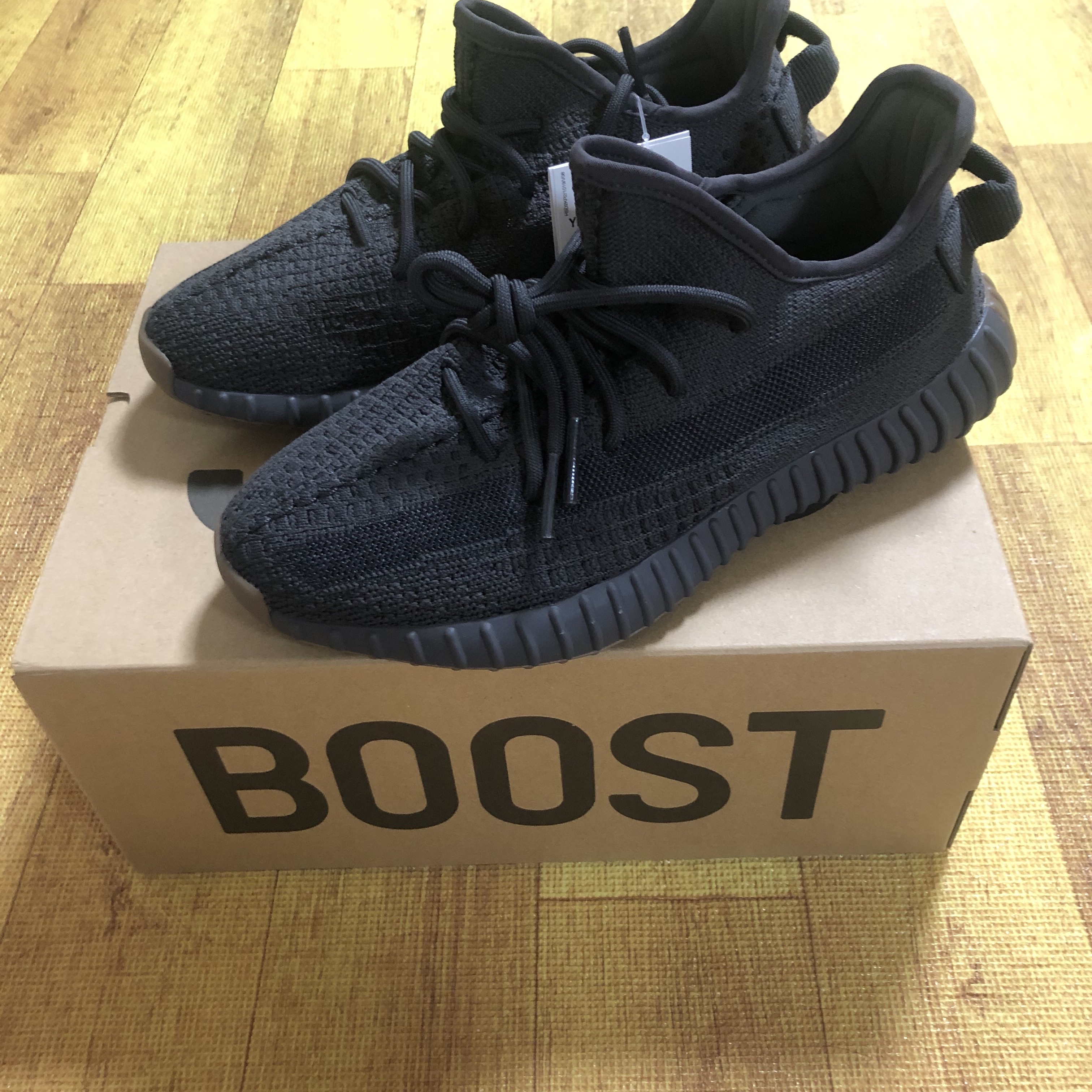Adidas Yeezy Boost 350 V2 Cinder 착용 스타일 - 4