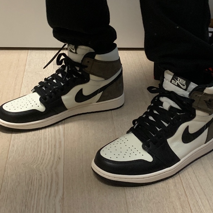 Jordan 1 Retro High OG Black Mocha 착용 스타일
