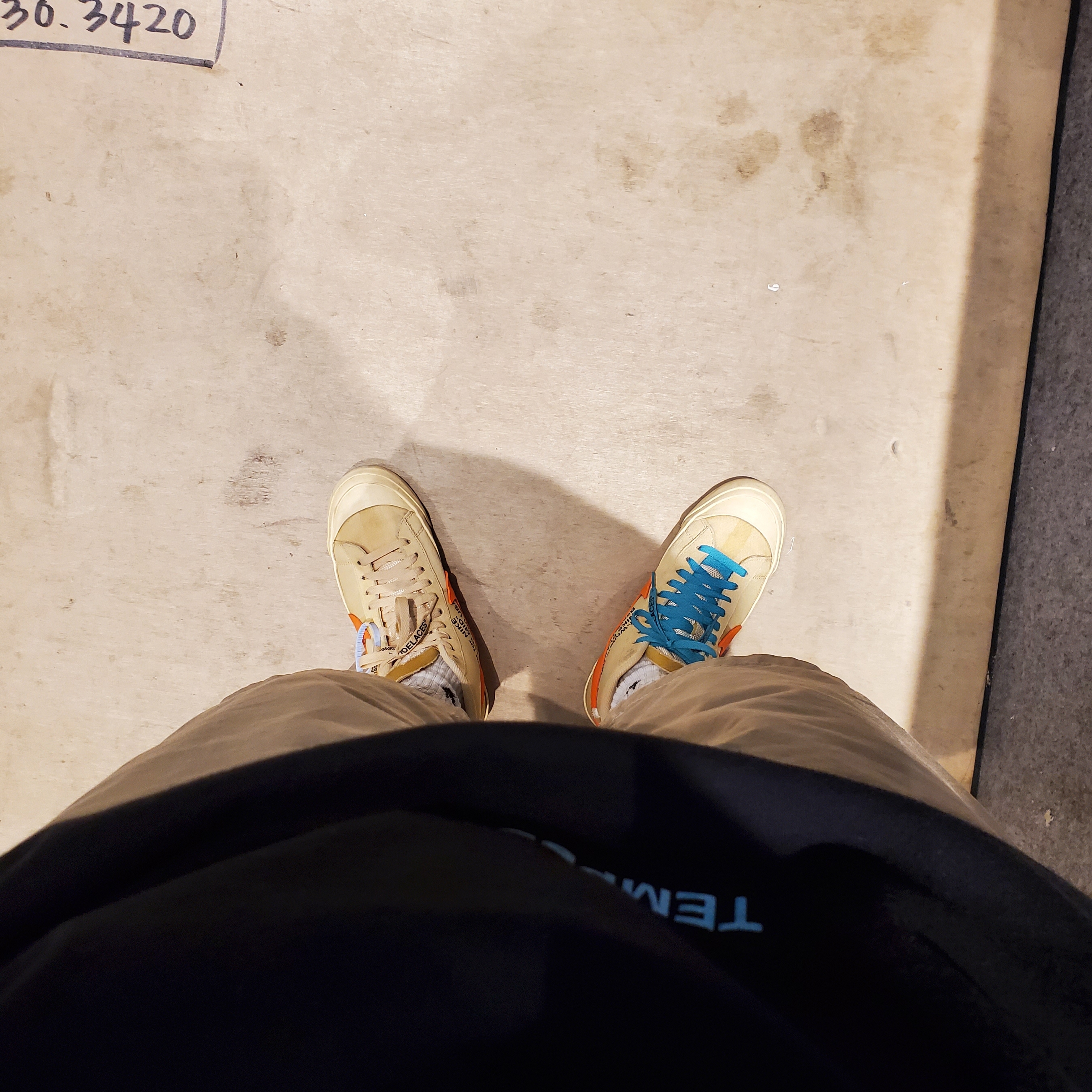 Nike x Off-White Blazer Mid Off-White All Hallow's Eve 착용 스타일