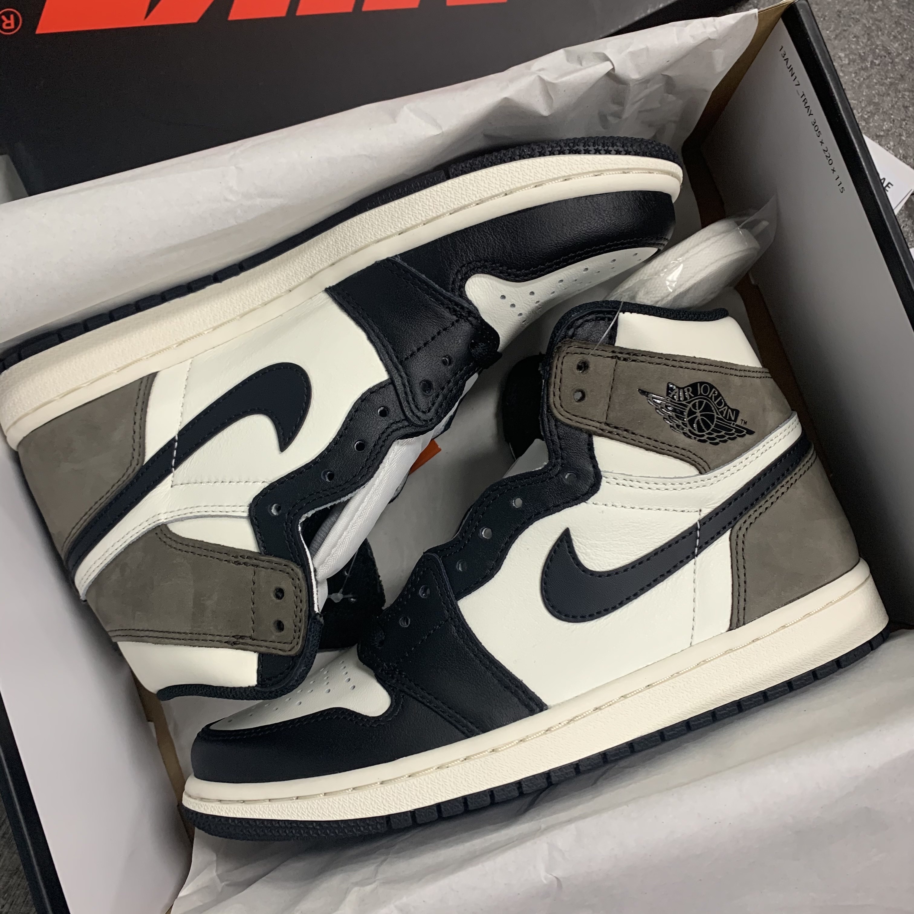 Jordan 1 Retro High OG Black Mocha 착용 스타일