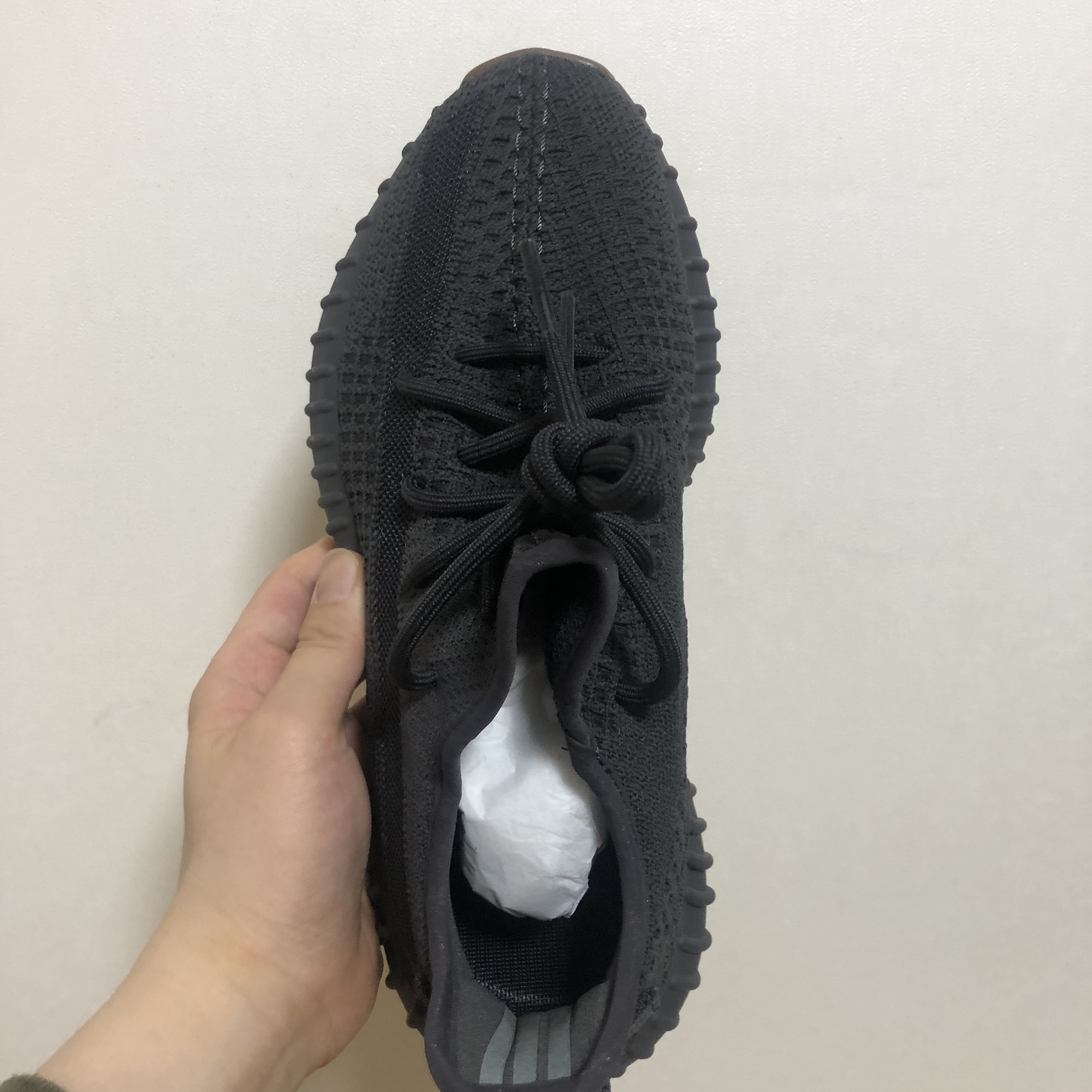 Adidas Yeezy Boost 350 V2 Cinder 착용 스타일 - 2