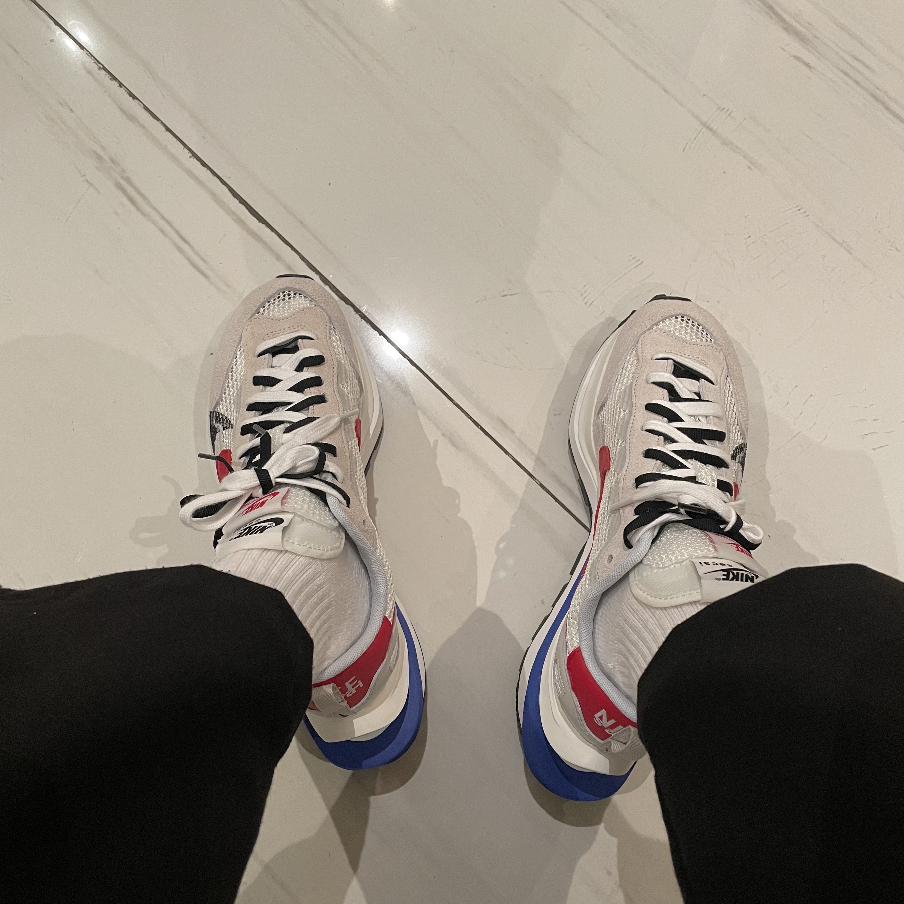Nike x Sacai VaporWaffle Royal Fuchsia 착용 스타일