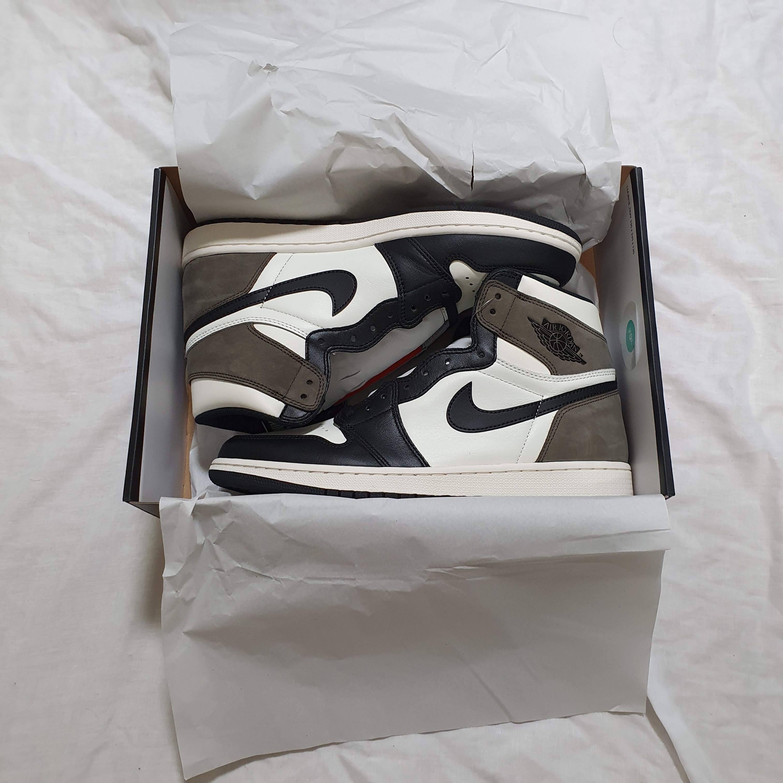 Jordan 1 Retro High OG Black Mocha 착용 스타일