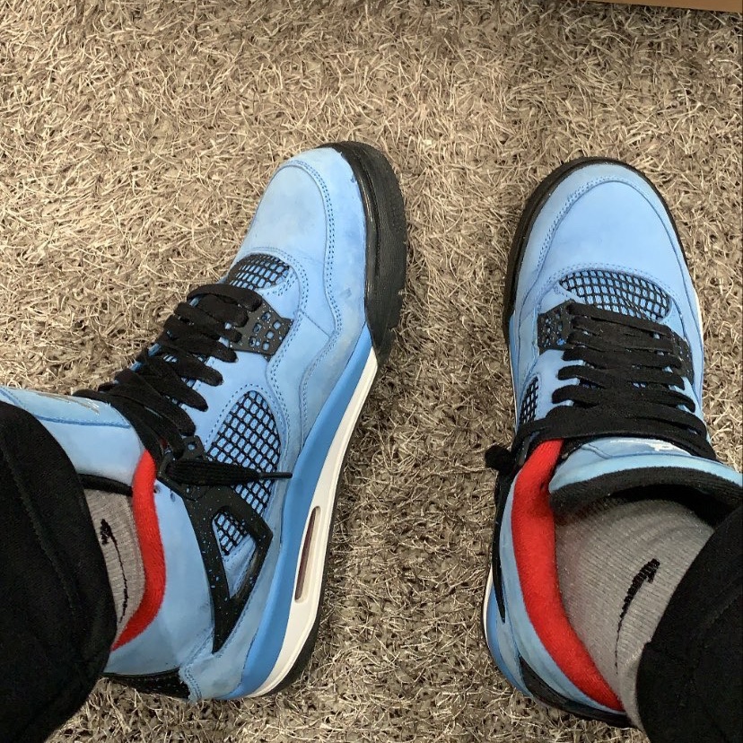 Jordan 4 x Travis Scott Retro Cactus Jack 착용 스타일